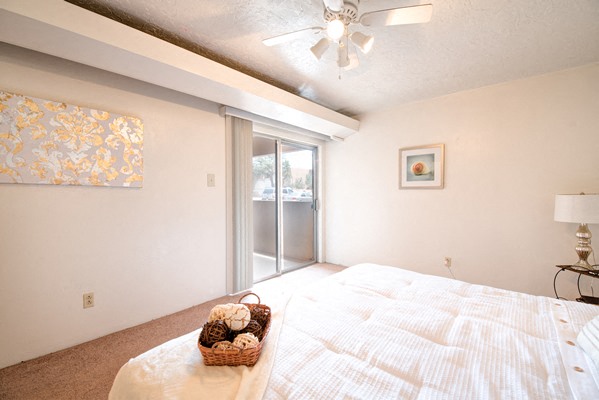 Desert Creek Apartments Image 16