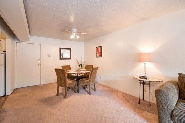 Desert Creek Apartments Image 8