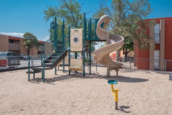 Desert Creek Apartments Image 18