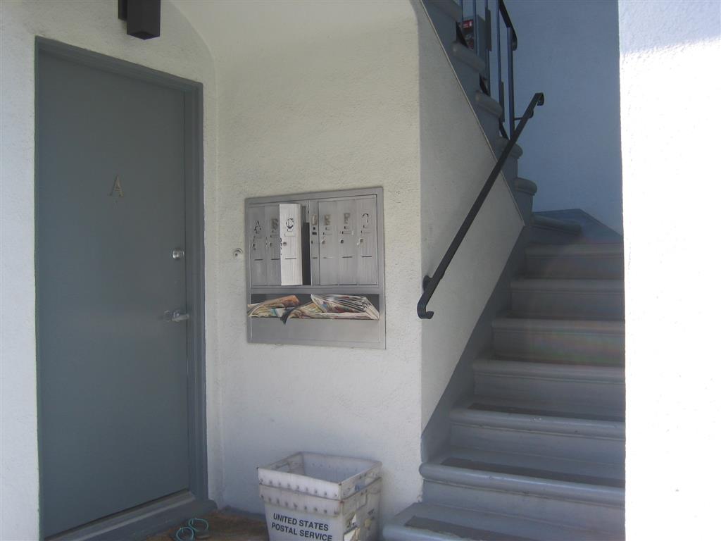 Lido Apartments - 141 N Hamilton Dr Image 6