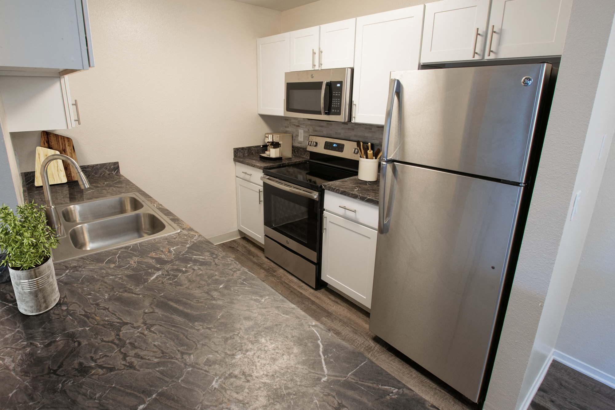 Apres Apartment Homes Image 1