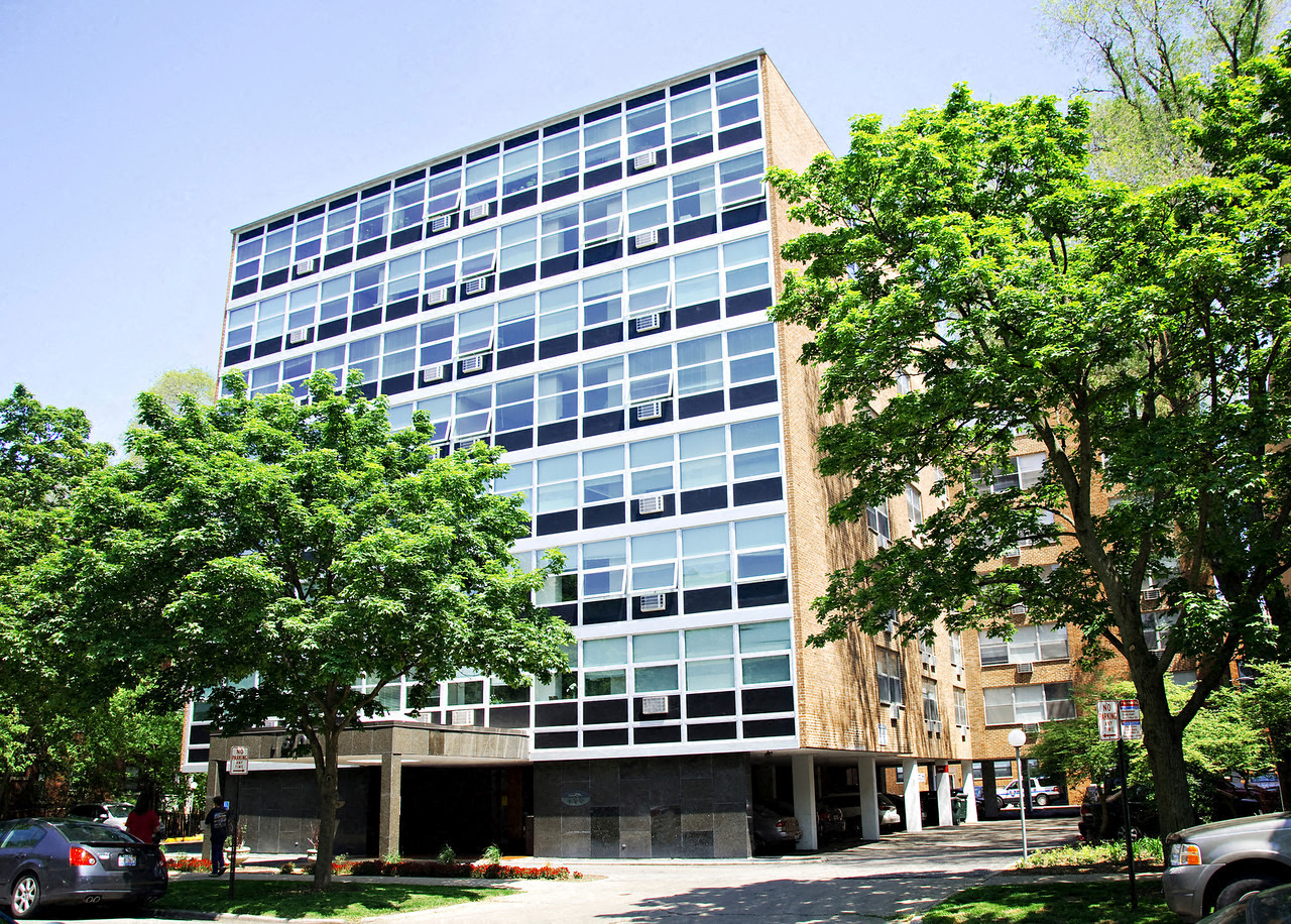 Adler University Apartments: Maple Grove Apartments