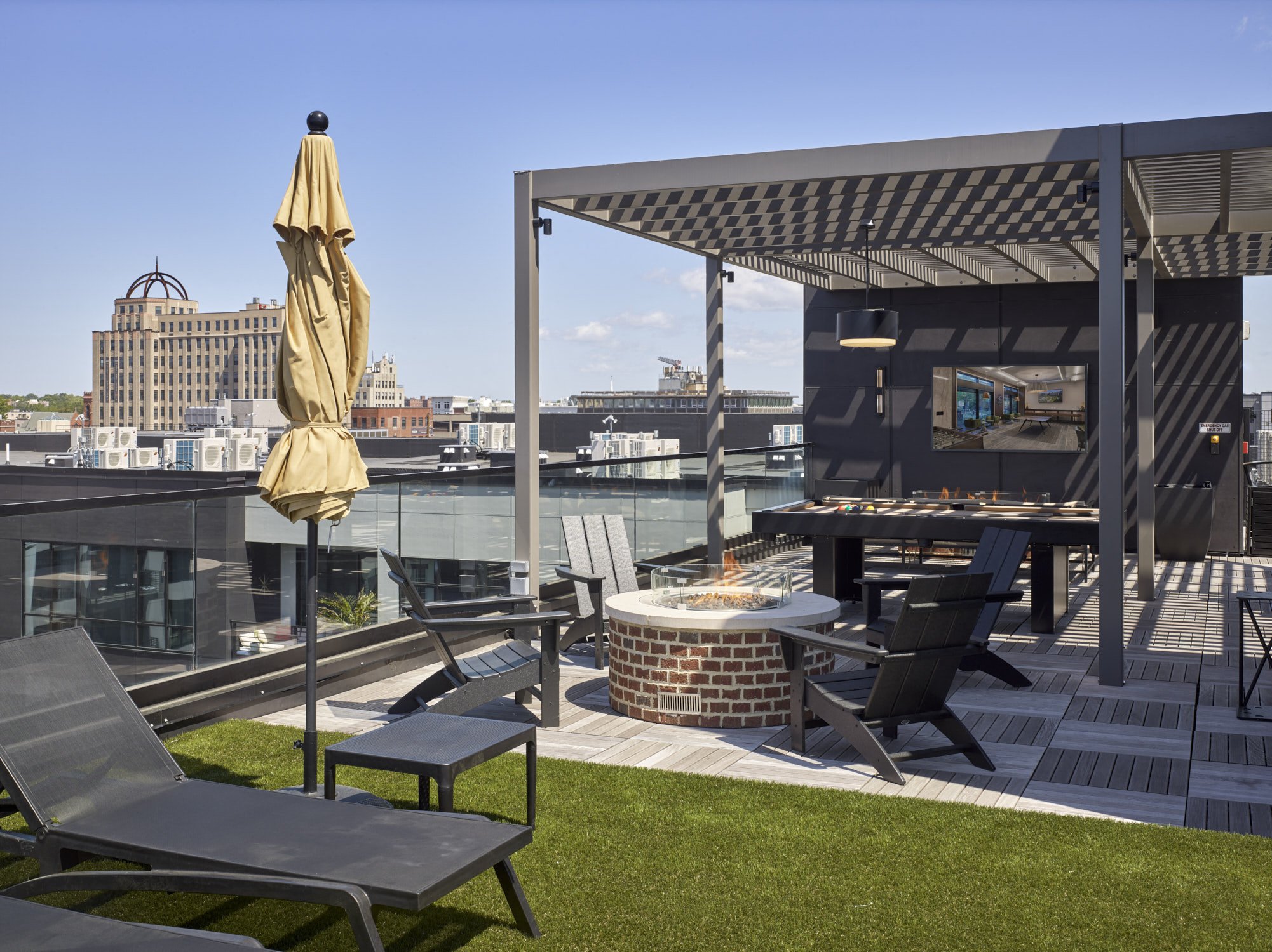 rooftop, roof lounge, rooftop view, city view, outdoor seating, courtyard, outdoor lounge, chairs, lounge chairs