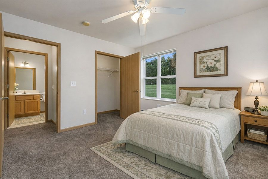 Lakefront Manor Apartments and Villas 3
