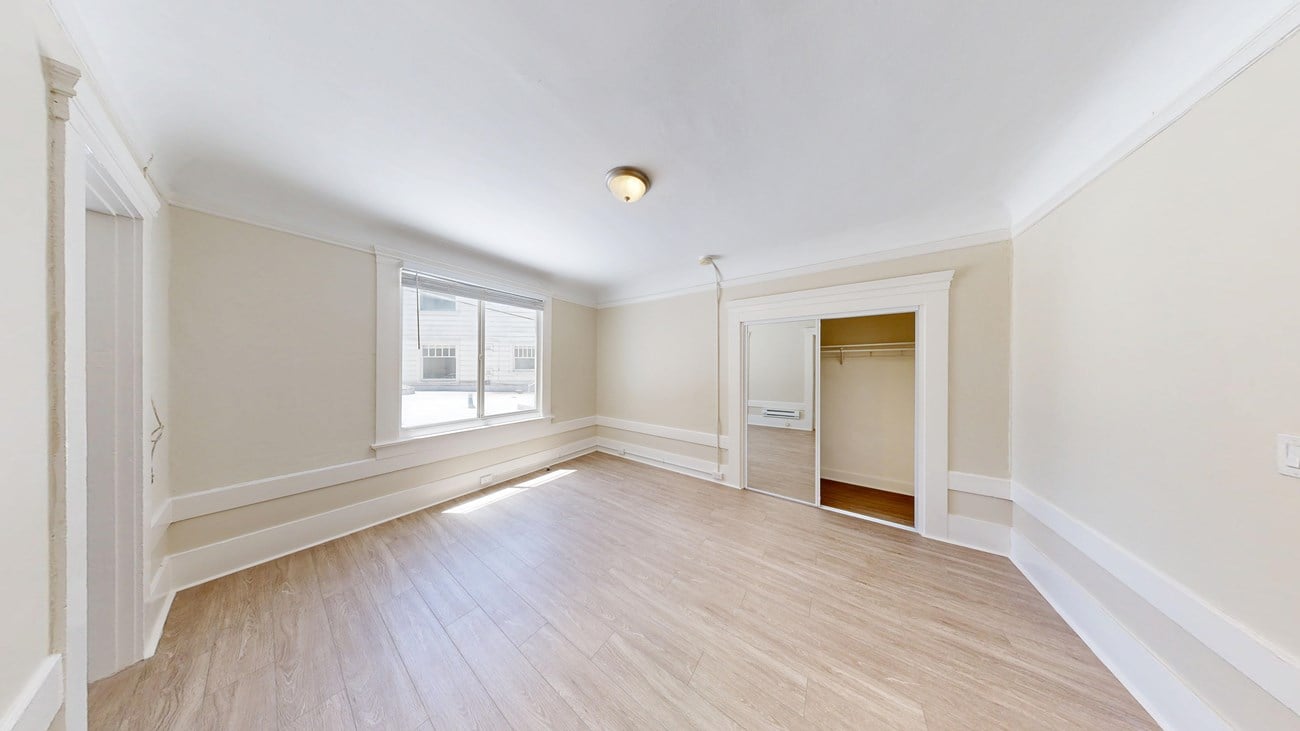 Interior apartment without furniture empty hi-res stock photography and  images - Alamy, image size:1300x731