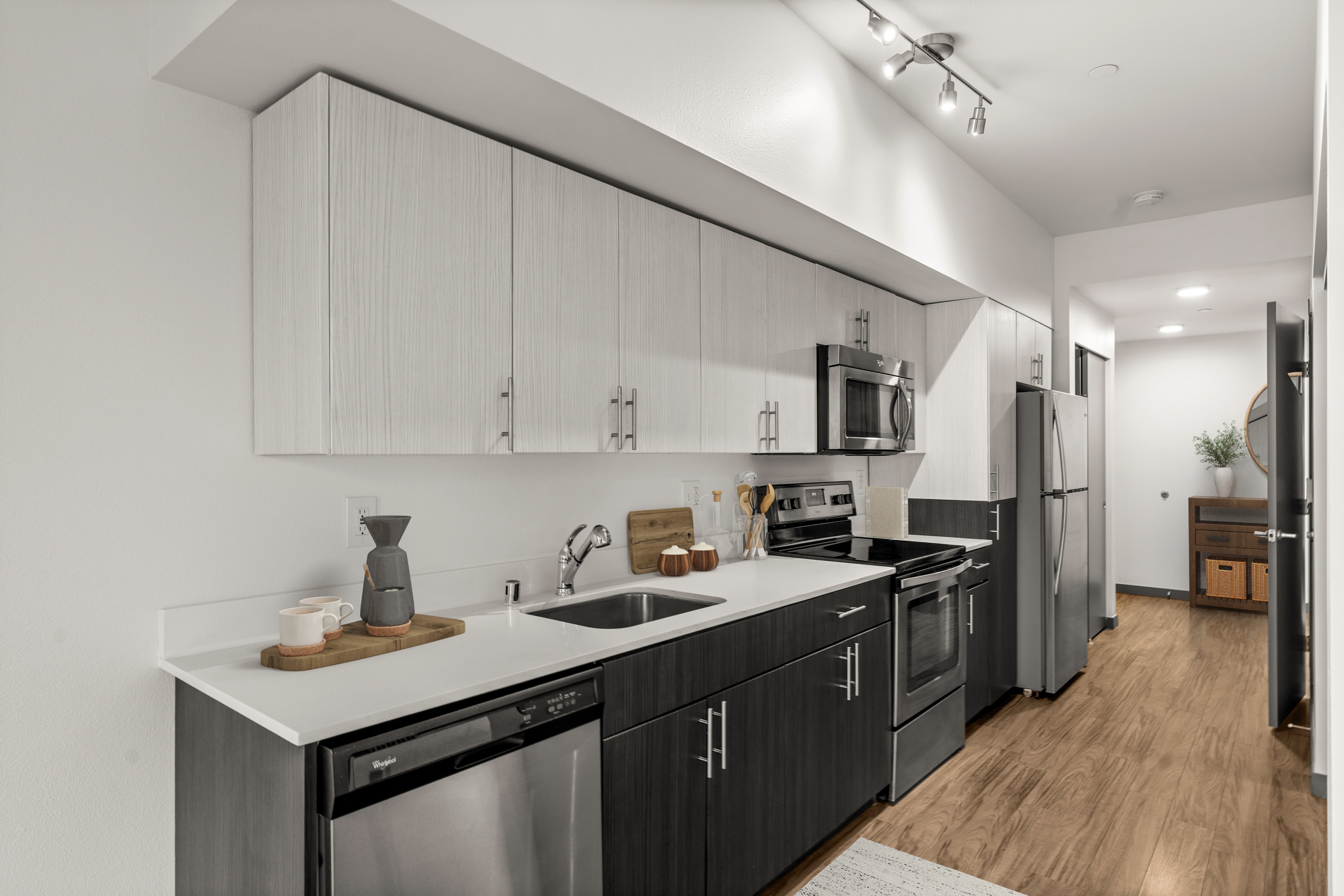 Icon Apartments — image 1