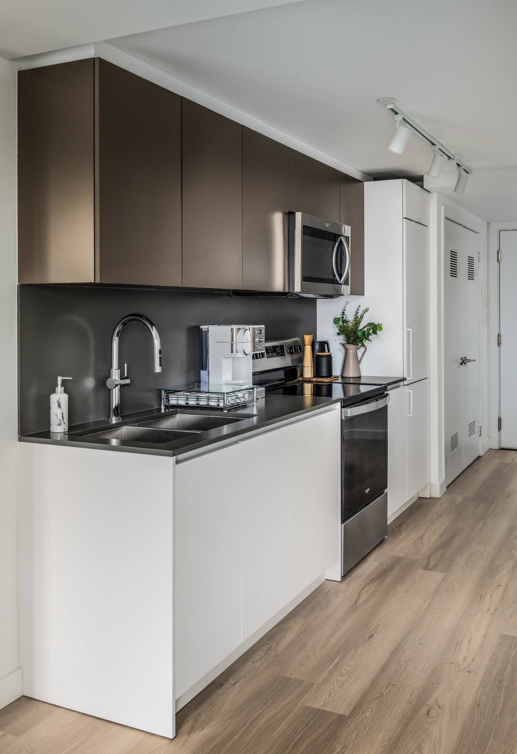 Mirvish Village Residential #589-0902