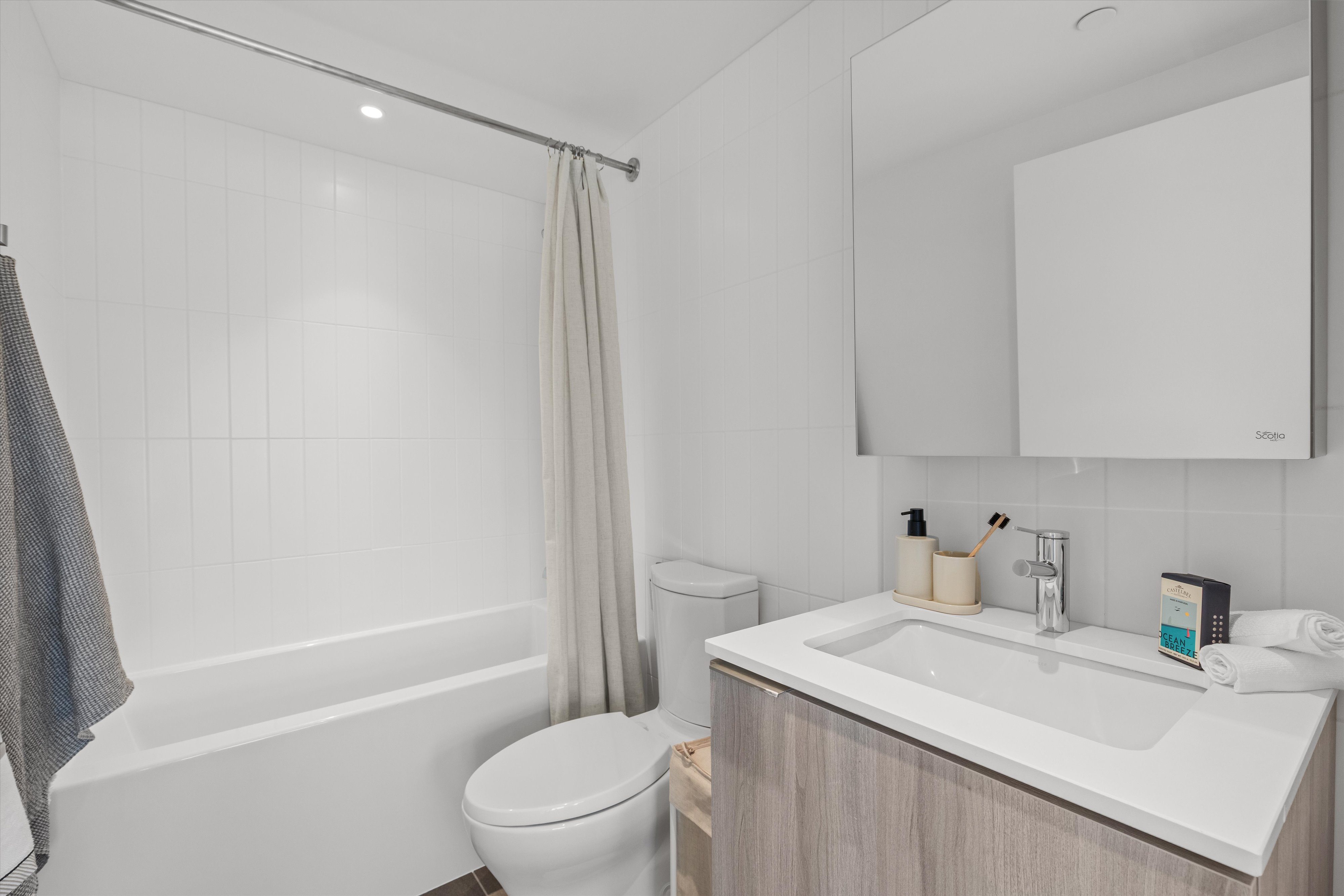 Mirvish Village Residential #571-2701
