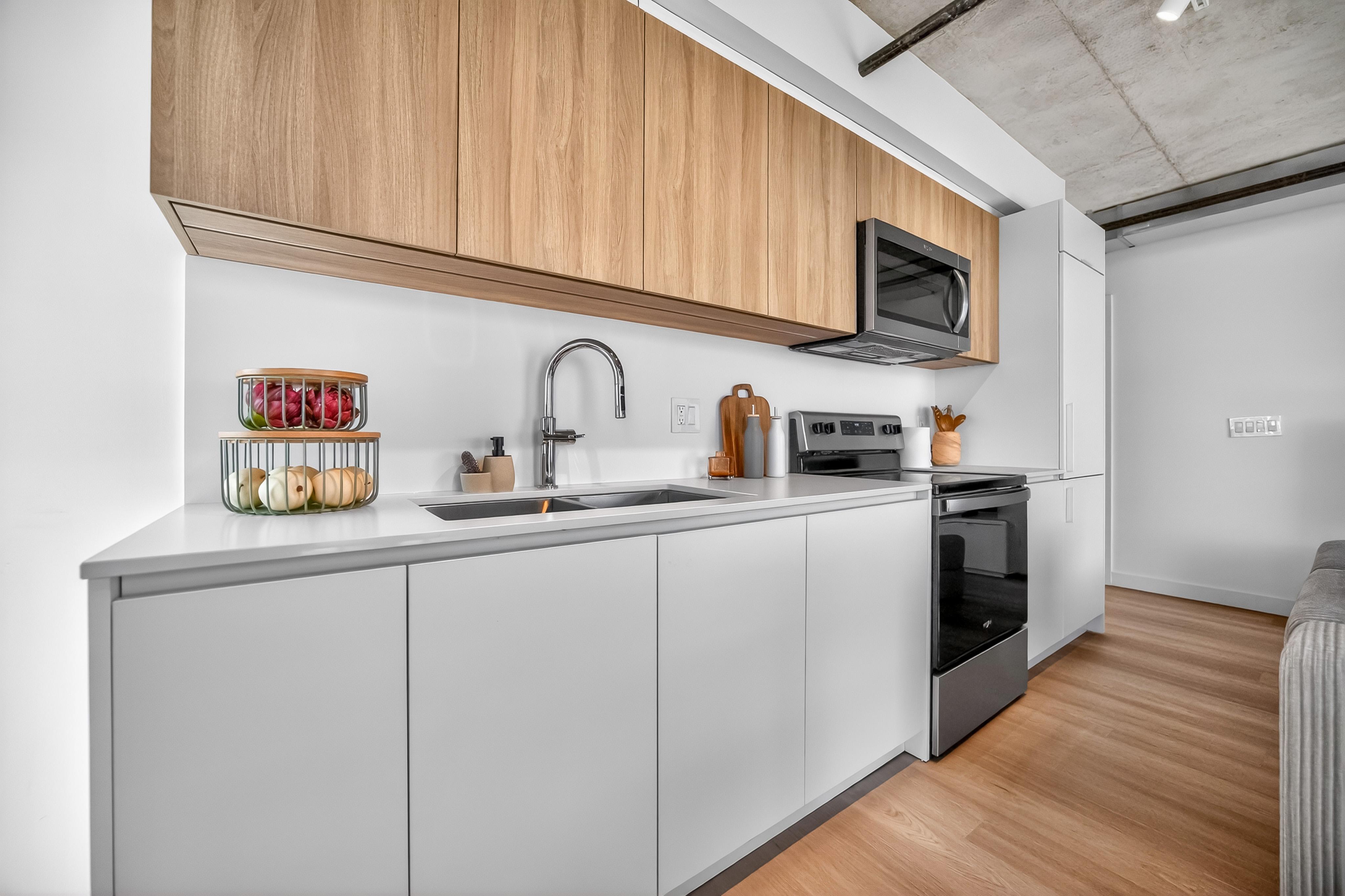 Mirvish Village Residential #571-1602