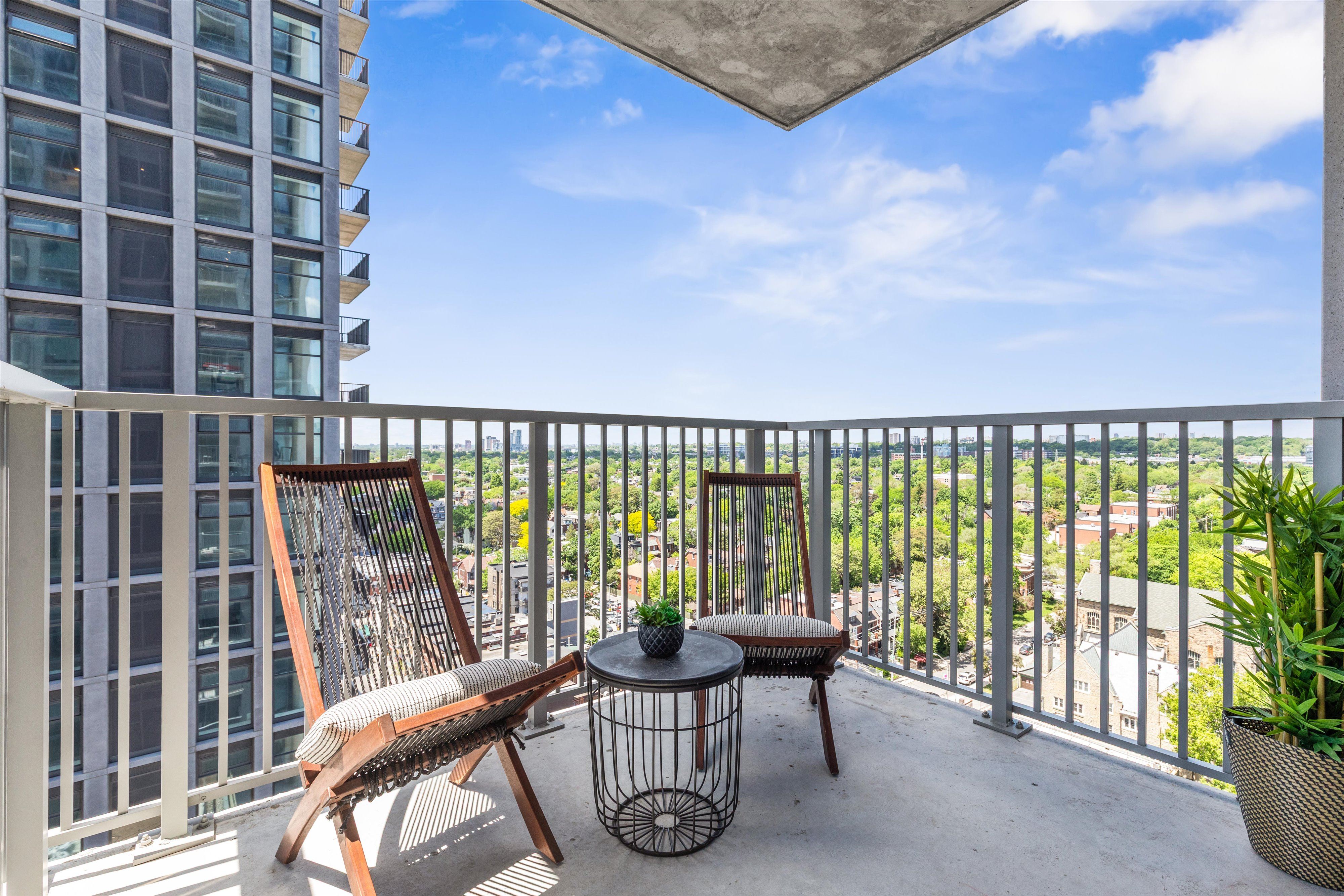 Mirvish Village Residential #748-1202