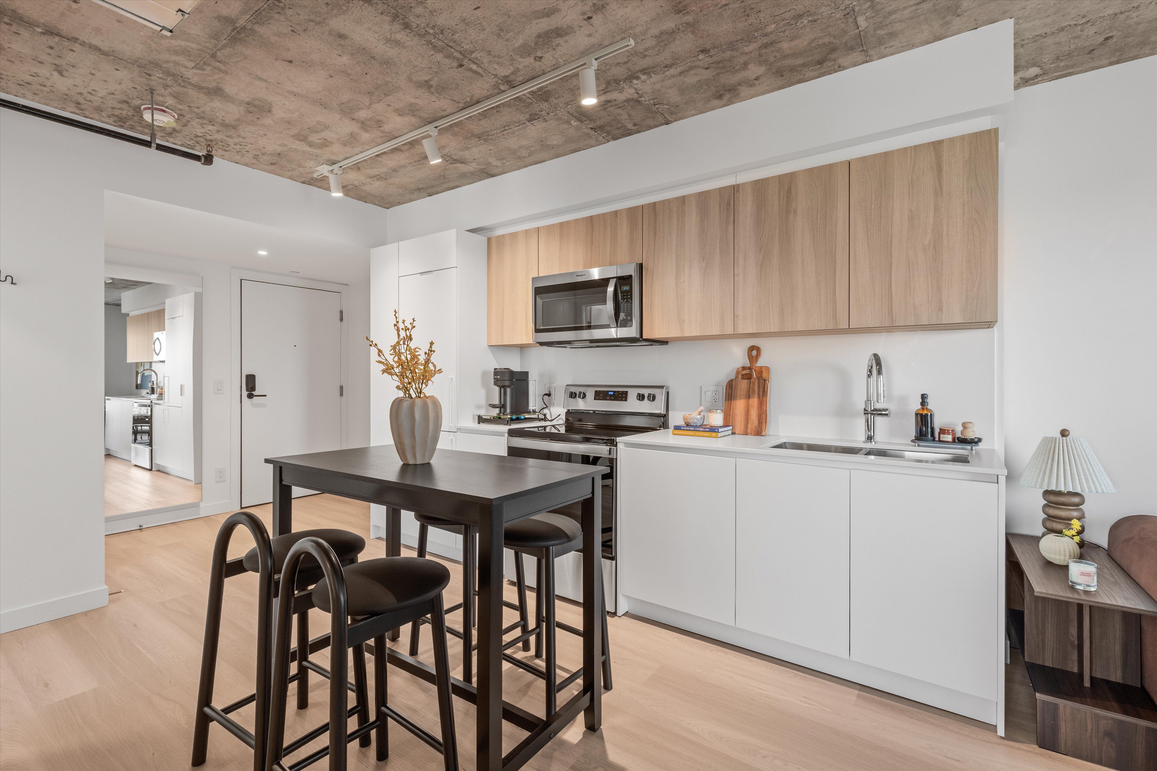 Mirvish Village Residential #748-1202