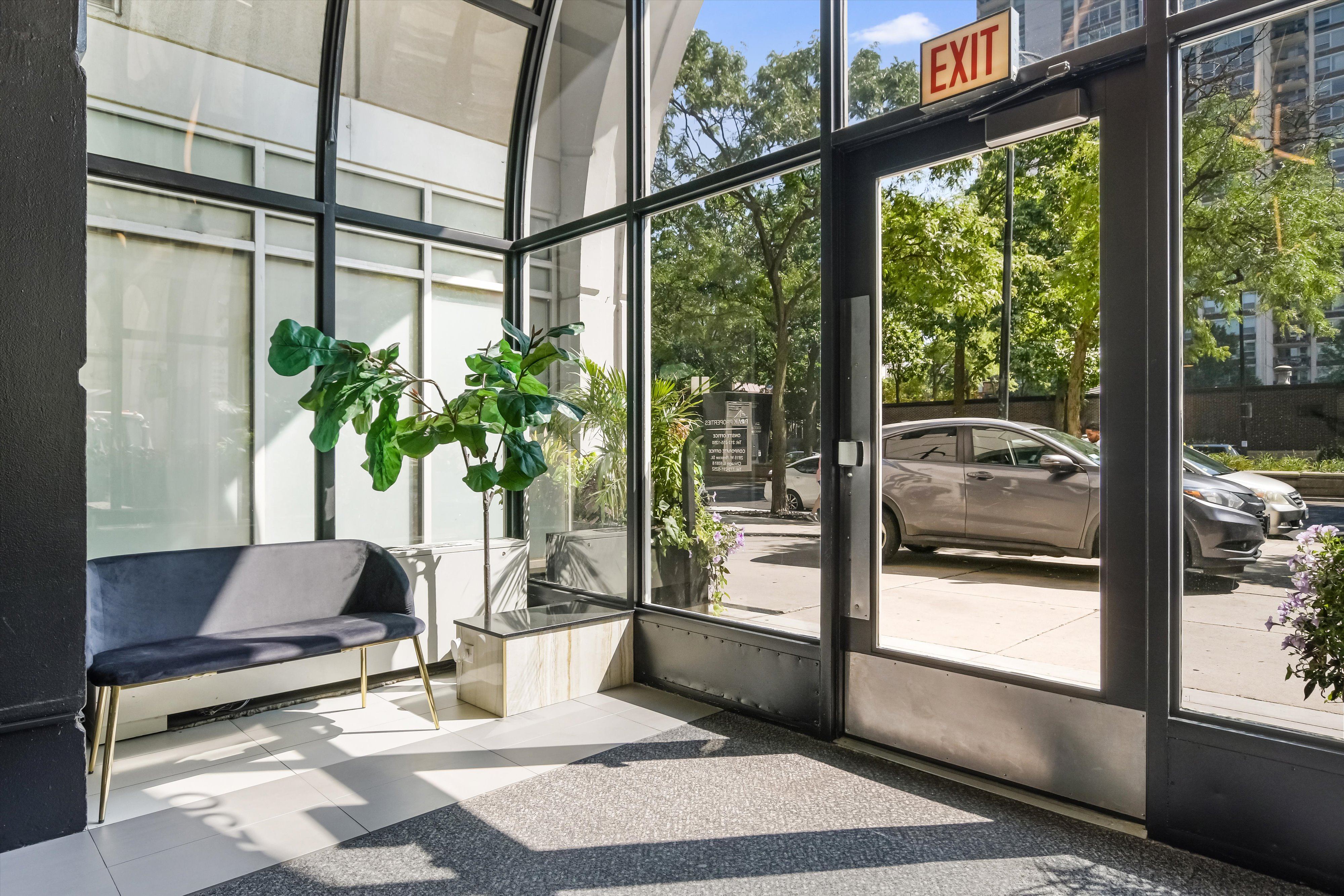 1250 N LaSalle 1250 N. LaSalle Dr., Chicago, IL 60610