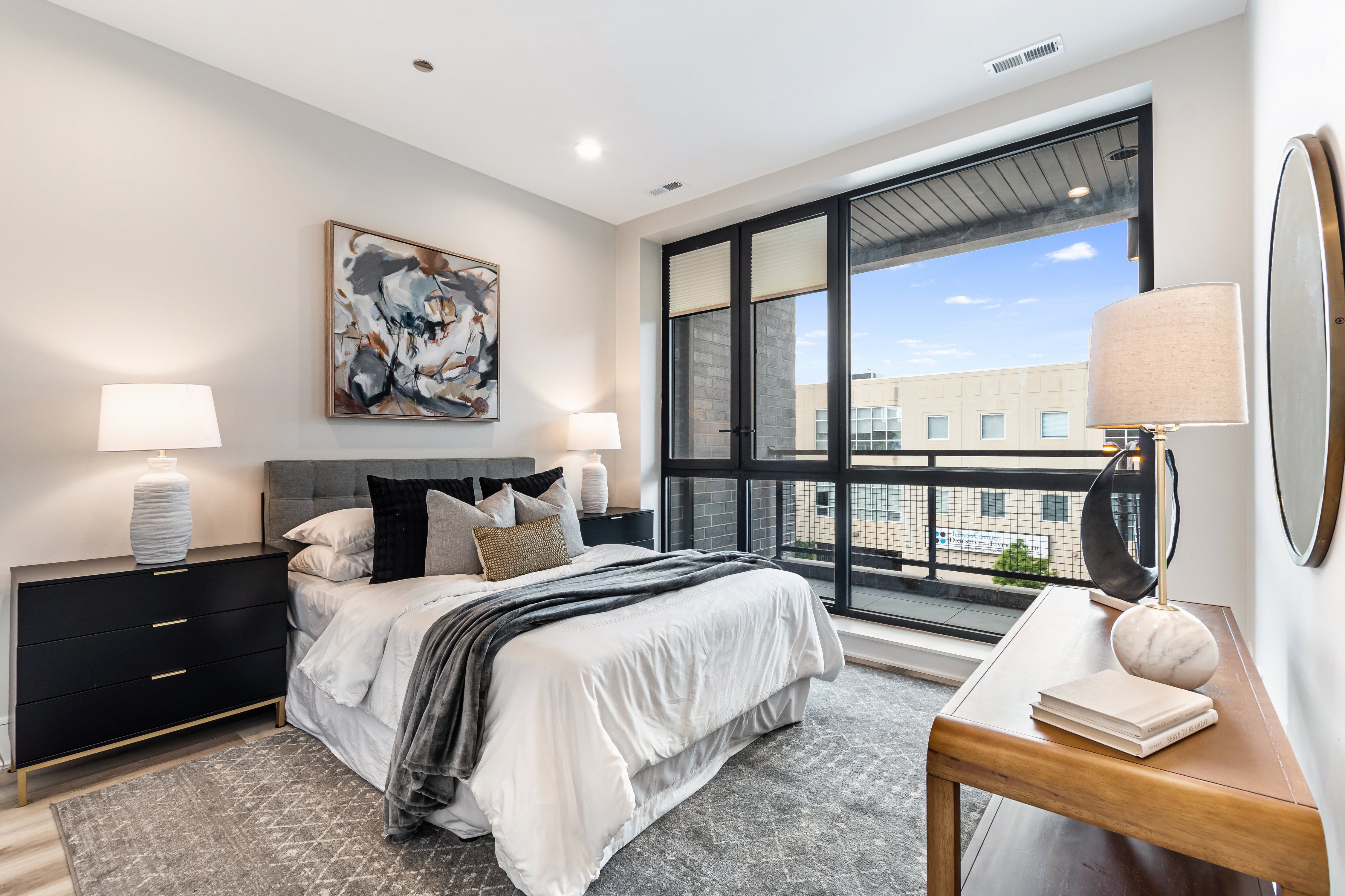 EdgeLux 5753 N Broadway, Chicago, IL 60660 Edgewater - Leasing by Cross Street