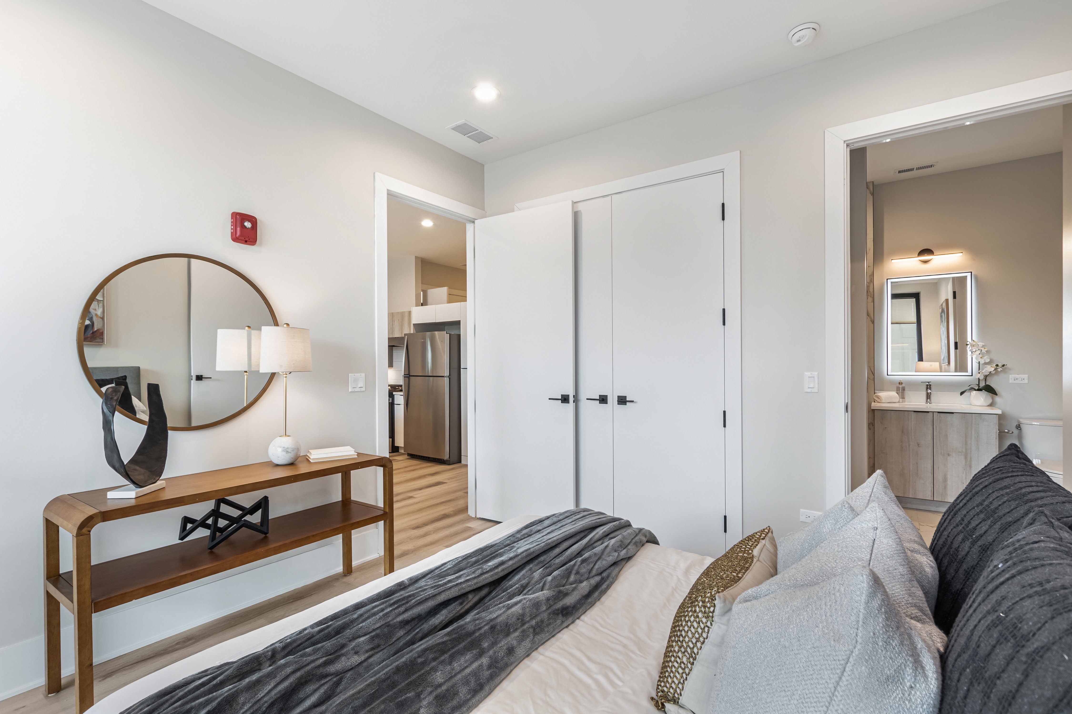 EdgeLux 5753 N Broadway, Chicago, IL 60660 Edgewater - Leasing by Cross Street