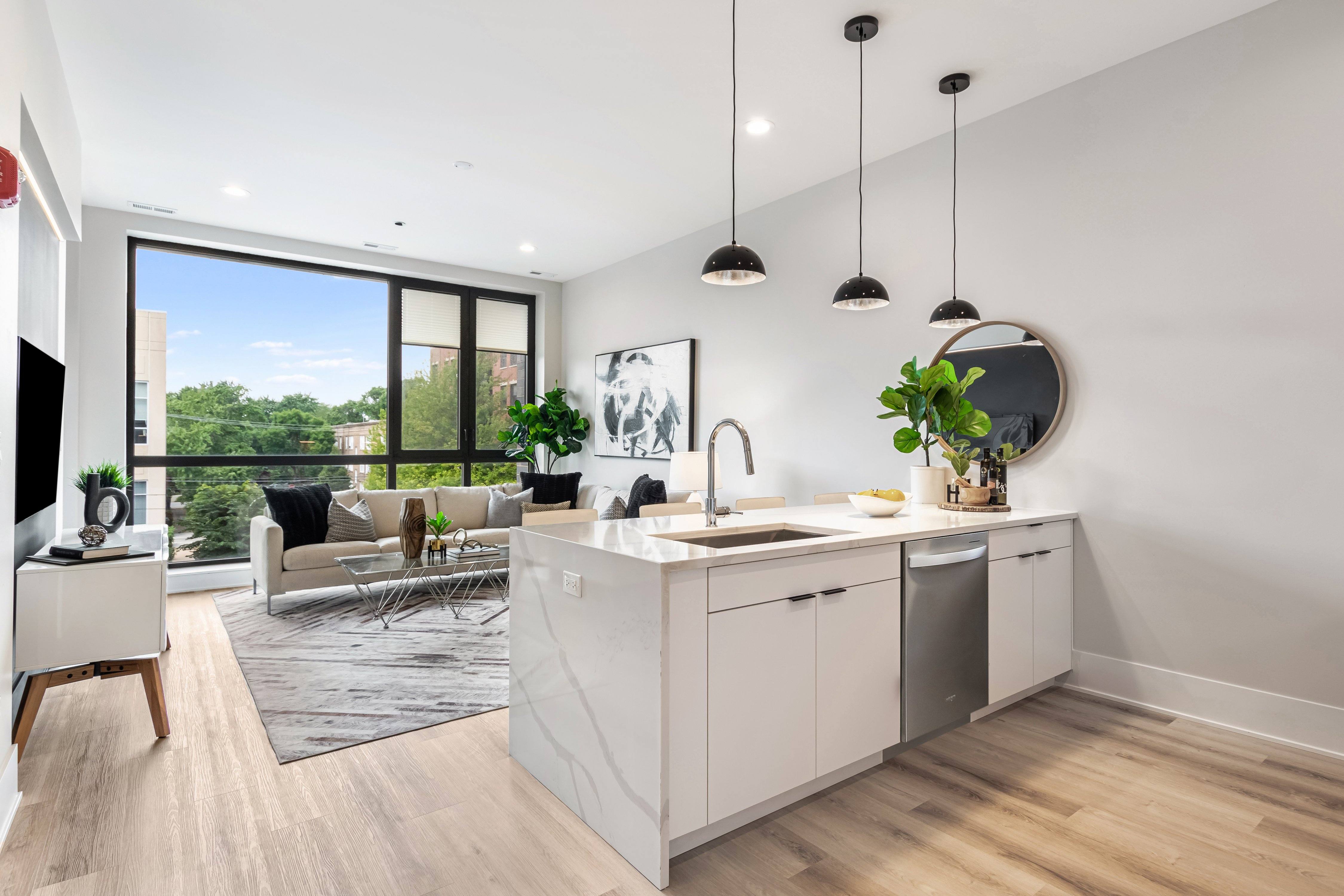 EdgeLux 5753 N Broadway, Chicago, IL 60660 Edgewater - Leasing by Cross Street