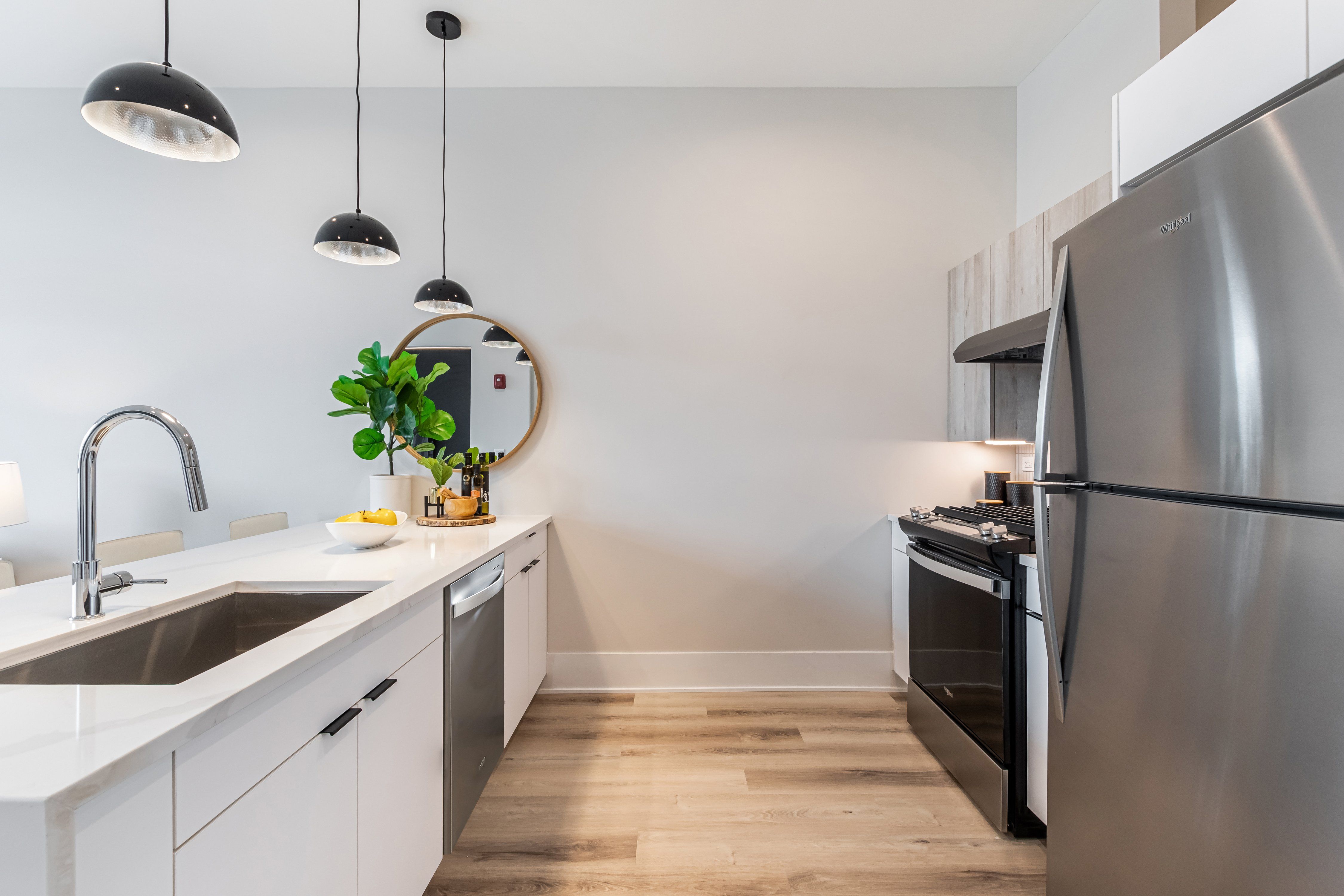EdgeLux 5753 N Broadway, Chicago, IL 60660 Edgewater - Leasing by Cross Street