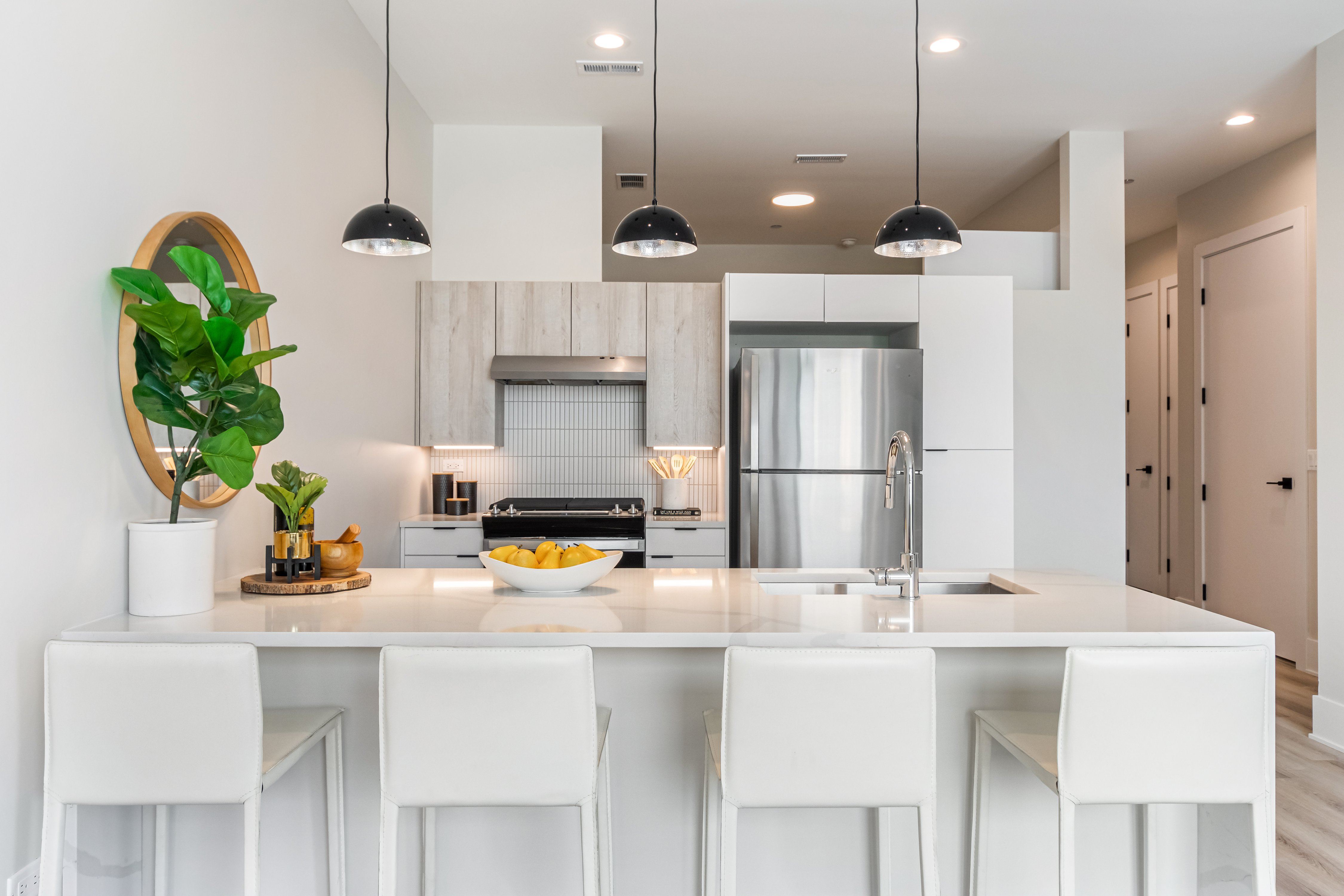 EdgeLux 5753 N Broadway, Chicago, IL 60660 Edgewater - Leasing by Cross Street