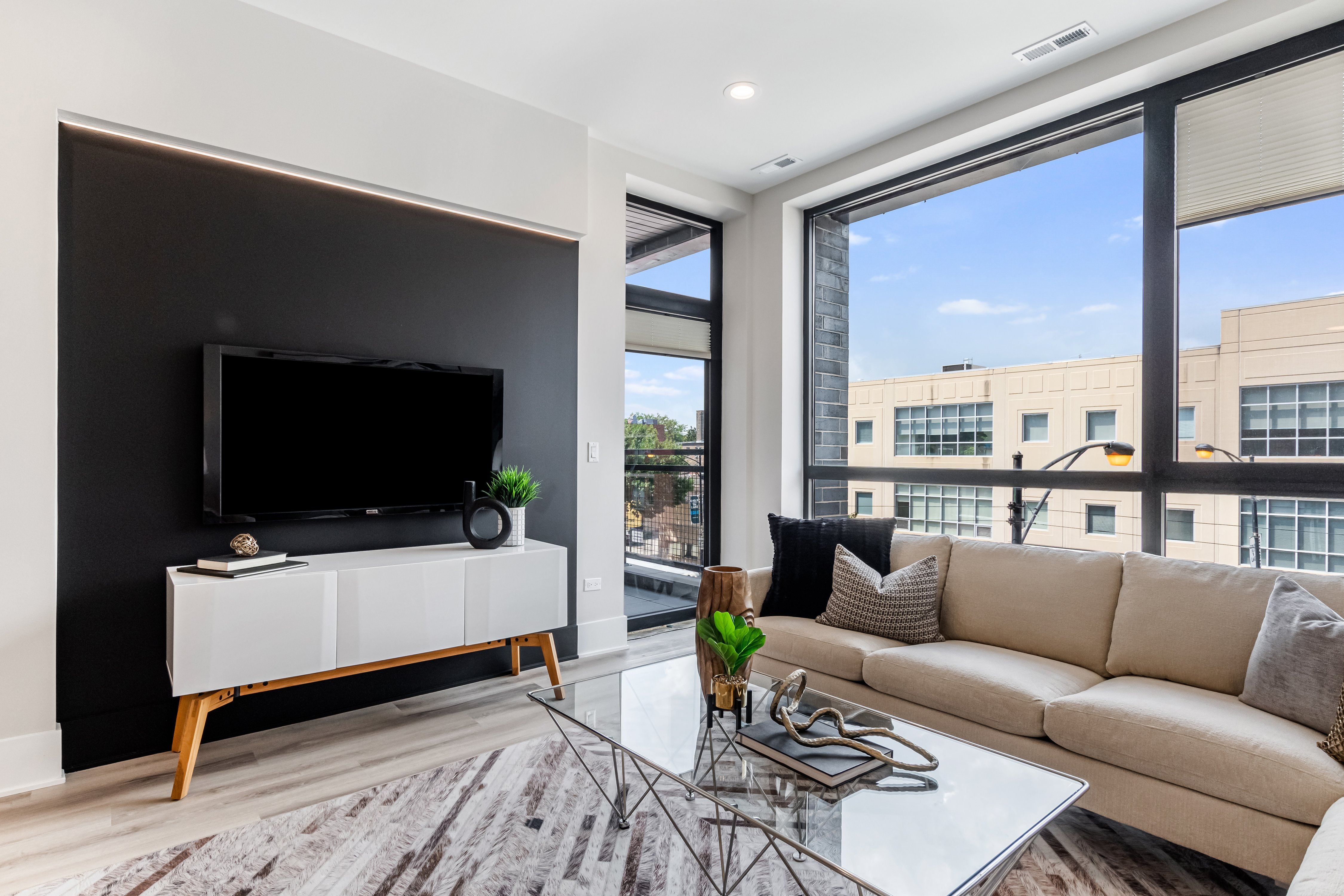 EdgeLux 5753 N Broadway, Chicago, IL 60660 Edgewater - Leasing by Cross Street