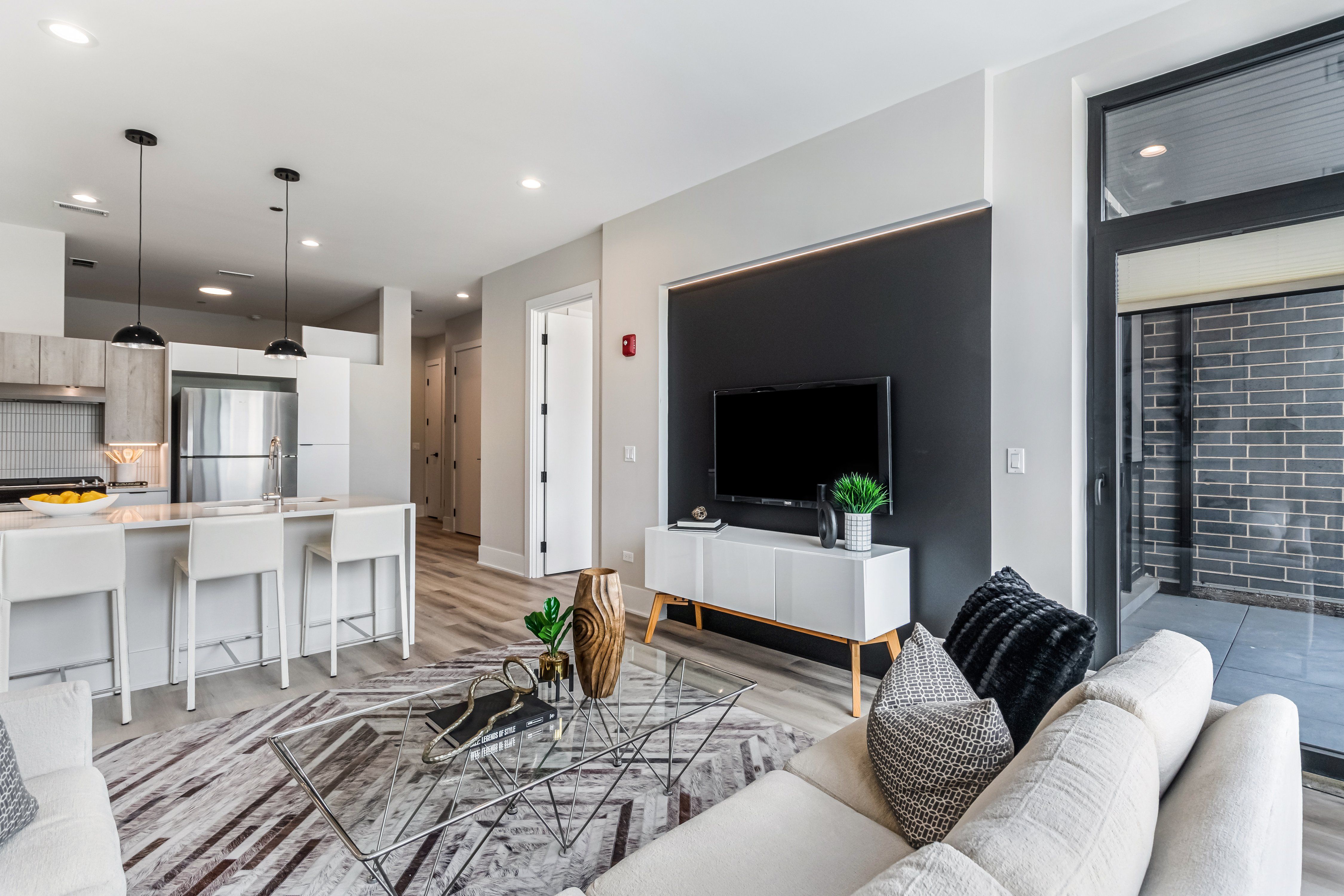 EdgeLux 5753 N Broadway, Chicago, IL 60660 Edgewater - Leasing by Cross Street