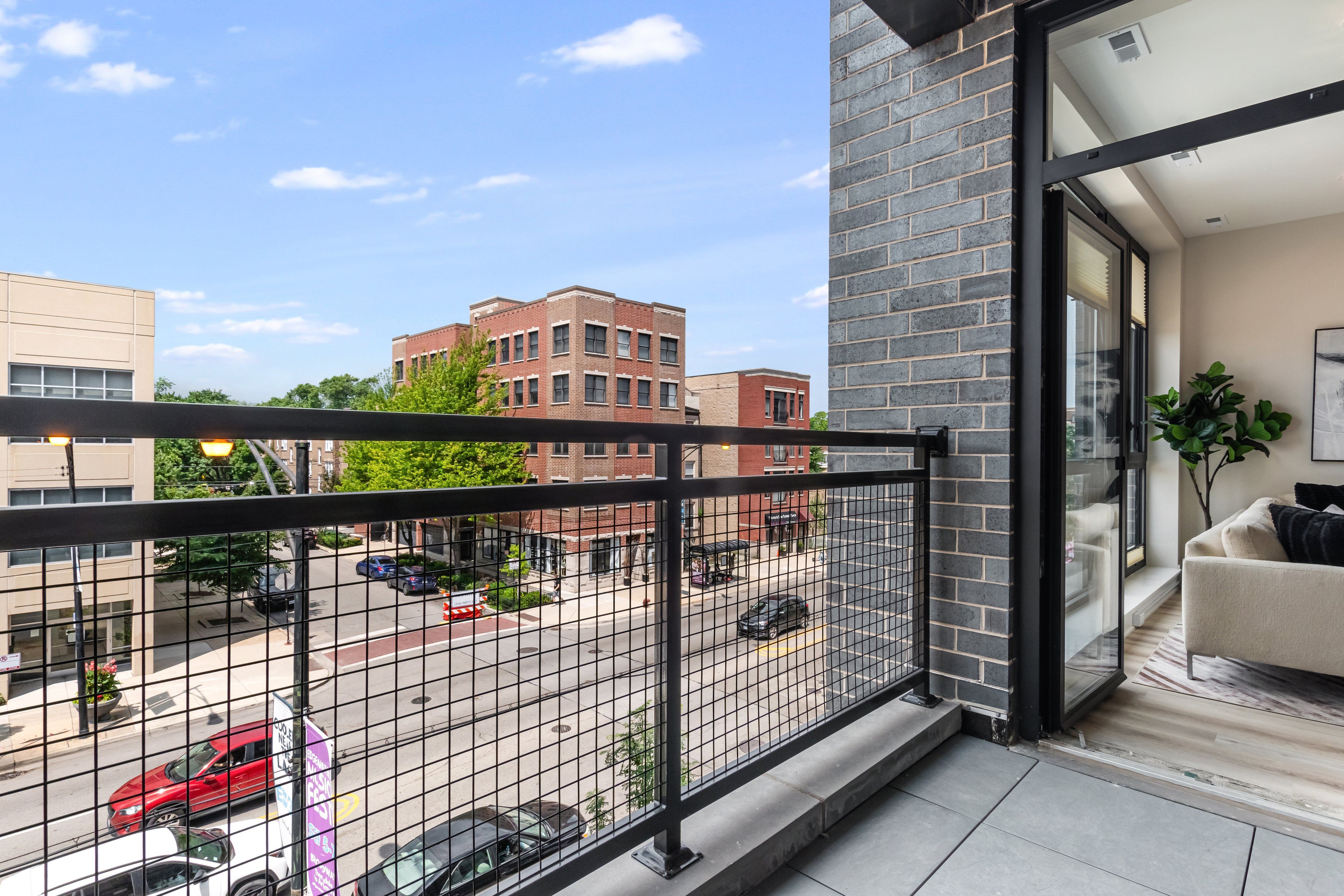EdgeLux 5753 N Broadway, Chicago, IL 60660 Edgewater - Leasing by Cross Street