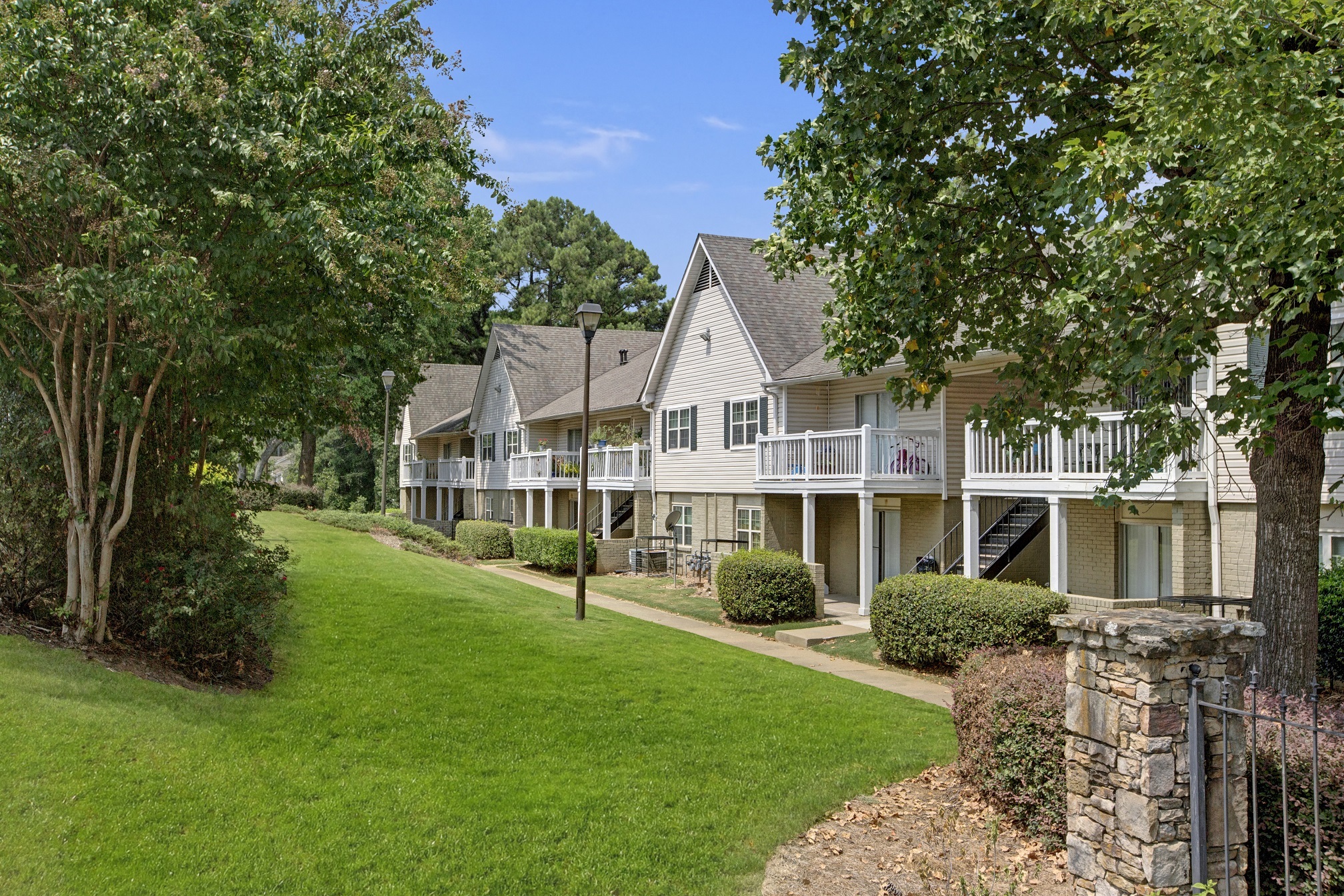 Exterior at Dunwoody Glen in Atlanta, GA.