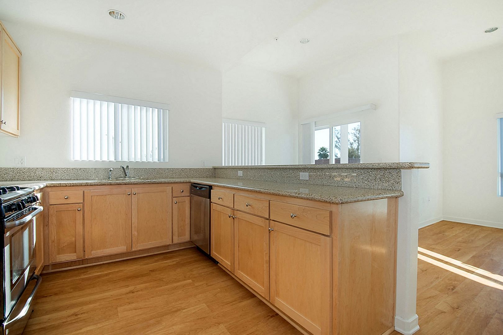 http://cdn.rentcafe.com/dmslivecafe/2/40772/401GrandView-17.jpg