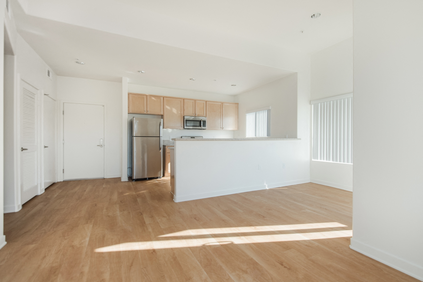 http://cdn.rentcafe.com/dmslivecafe/2/40772/401Grandview-09.jpg