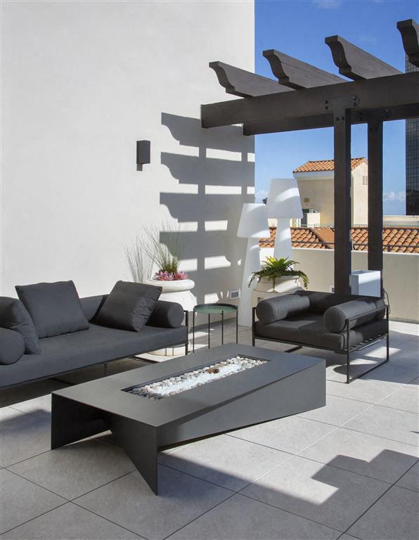 http://cdn.rentcafe.com/dmslivecafe/2/40772/CA_LosAngeles_LuxeVillas_p1686489_3_03_1_PhotoGallery.jpg