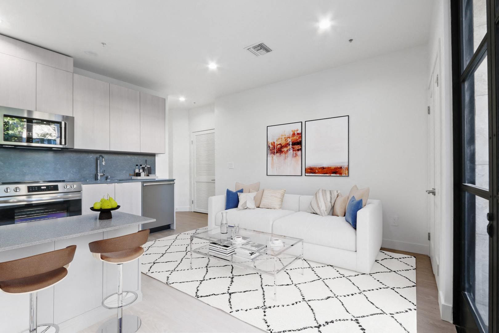 http://cdn.rentcafe.com/dmslivecafe/2/40772/Luxe-Villas_MG_7022_final.jpg
