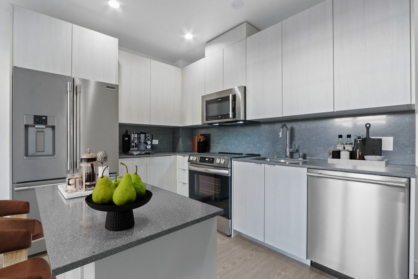 http://cdn.rentcafe.com/dmslivecafe/2/40772/Luxe-Villas_MG_7028_final.jpg