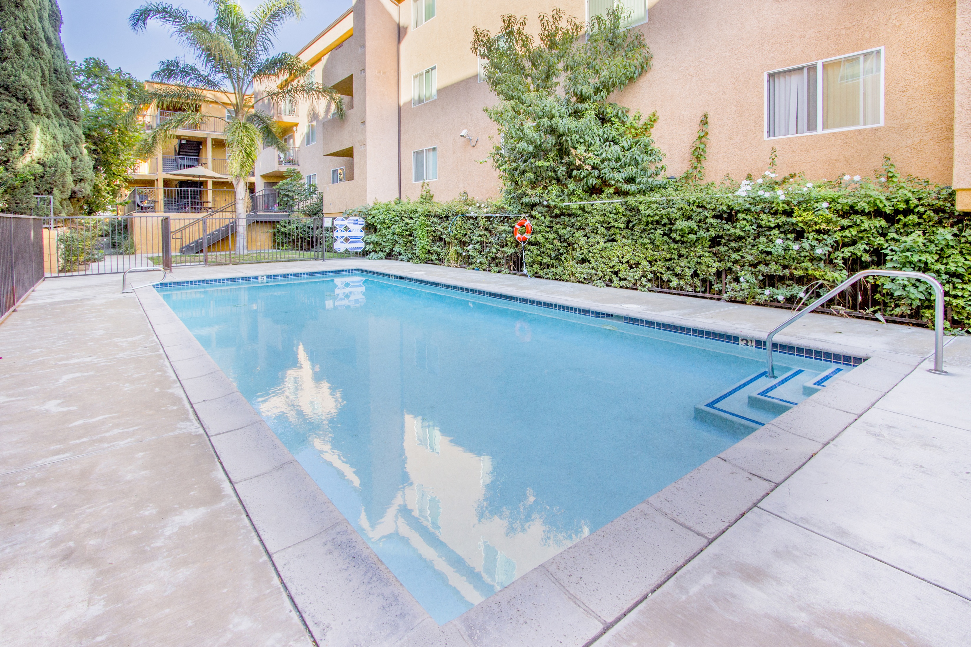 http://cdn.rentcafe.com/dmslivecafe/2/47011/B_Amenity_Pool.jpg
