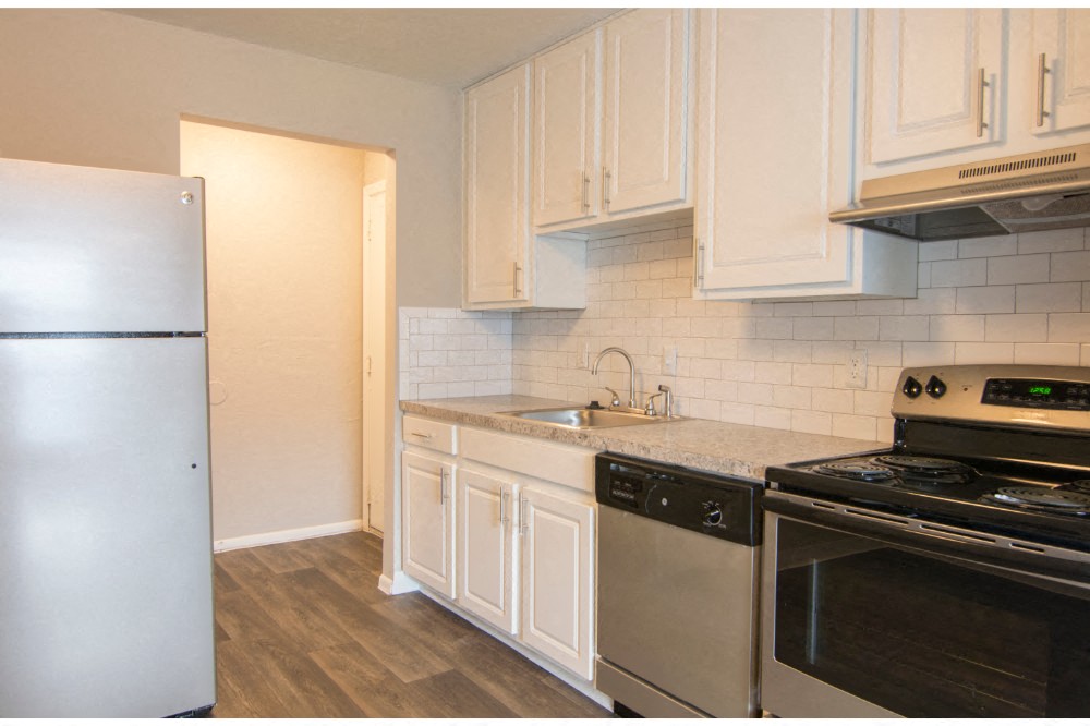 http://cdn.rentcafe.com/dmslivecafe/2/58269/LighthousePointe-01Kitchen01.jpg