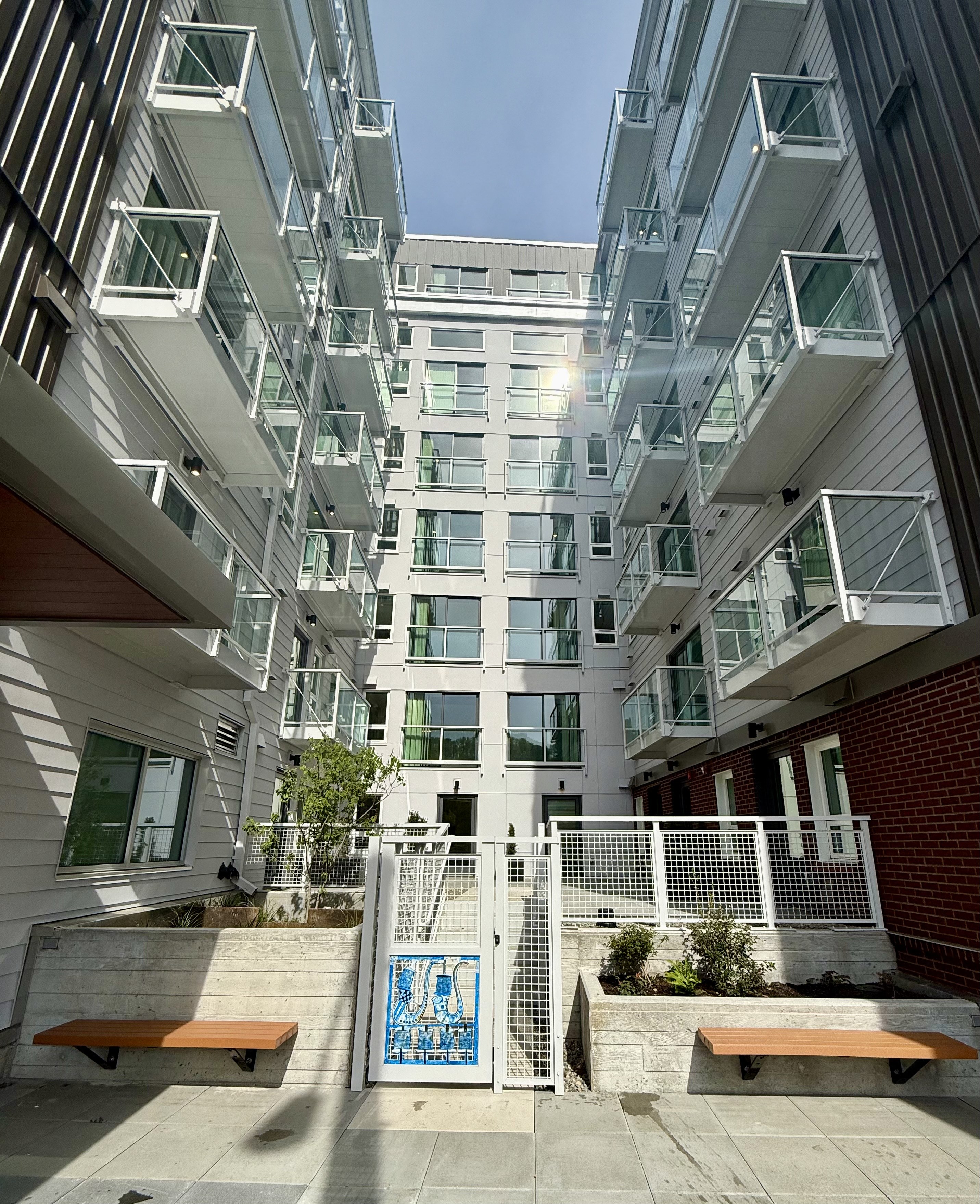 900 Rainier — image 30