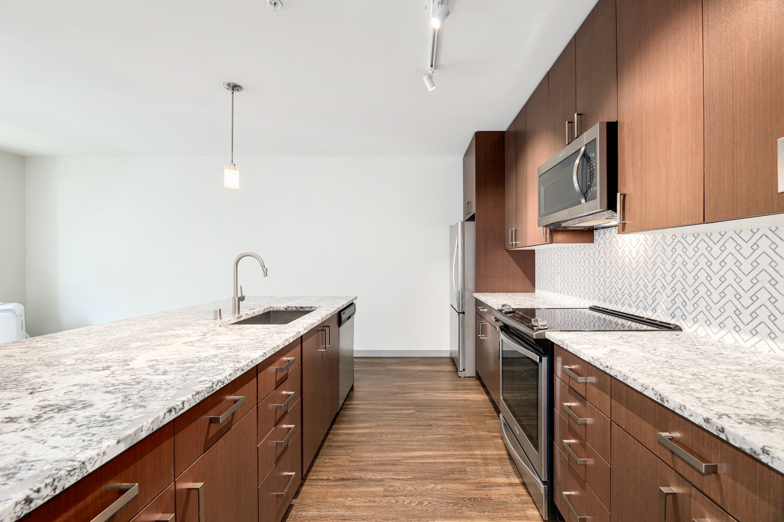 Clarendon — image 8