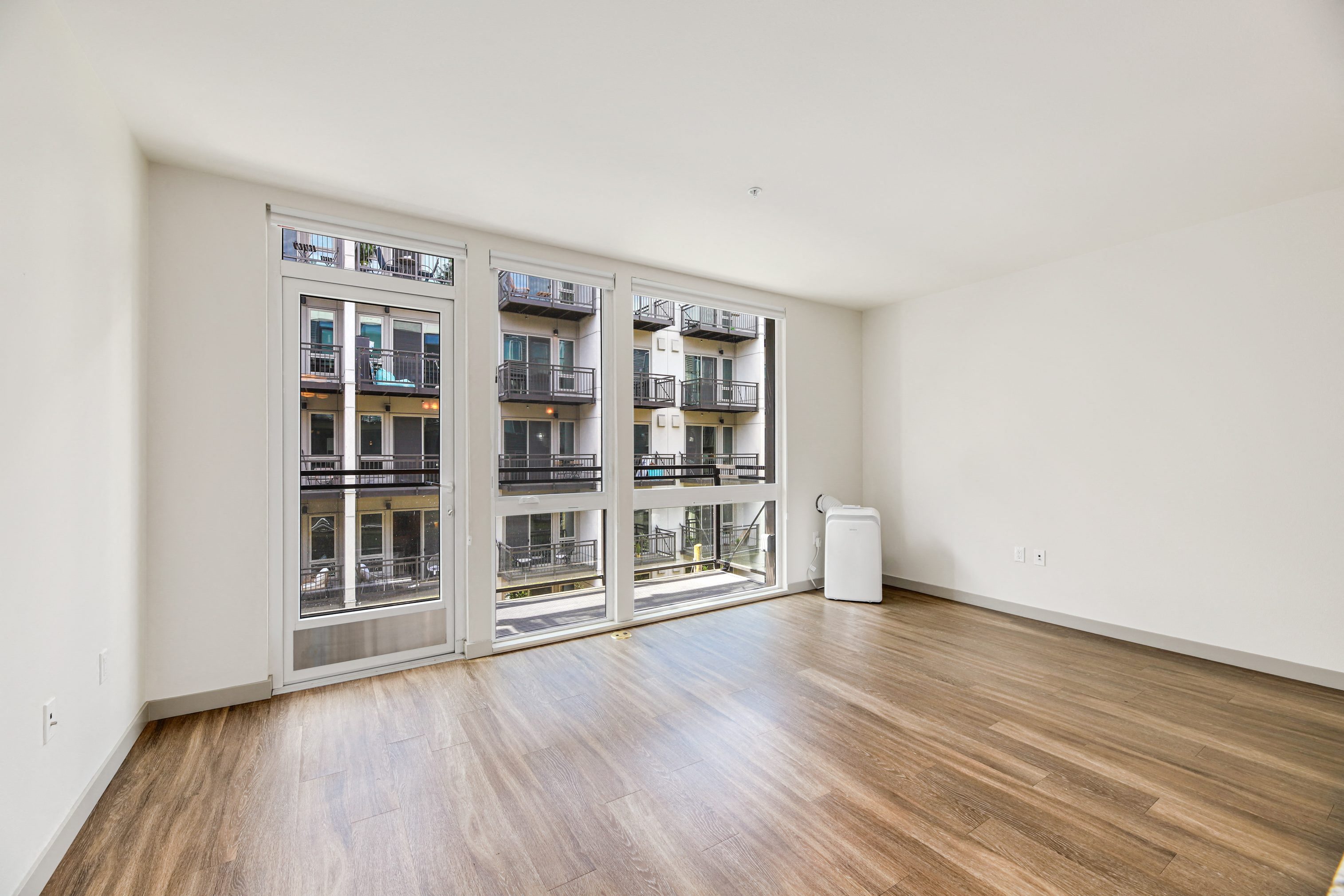Clarendon — image 10