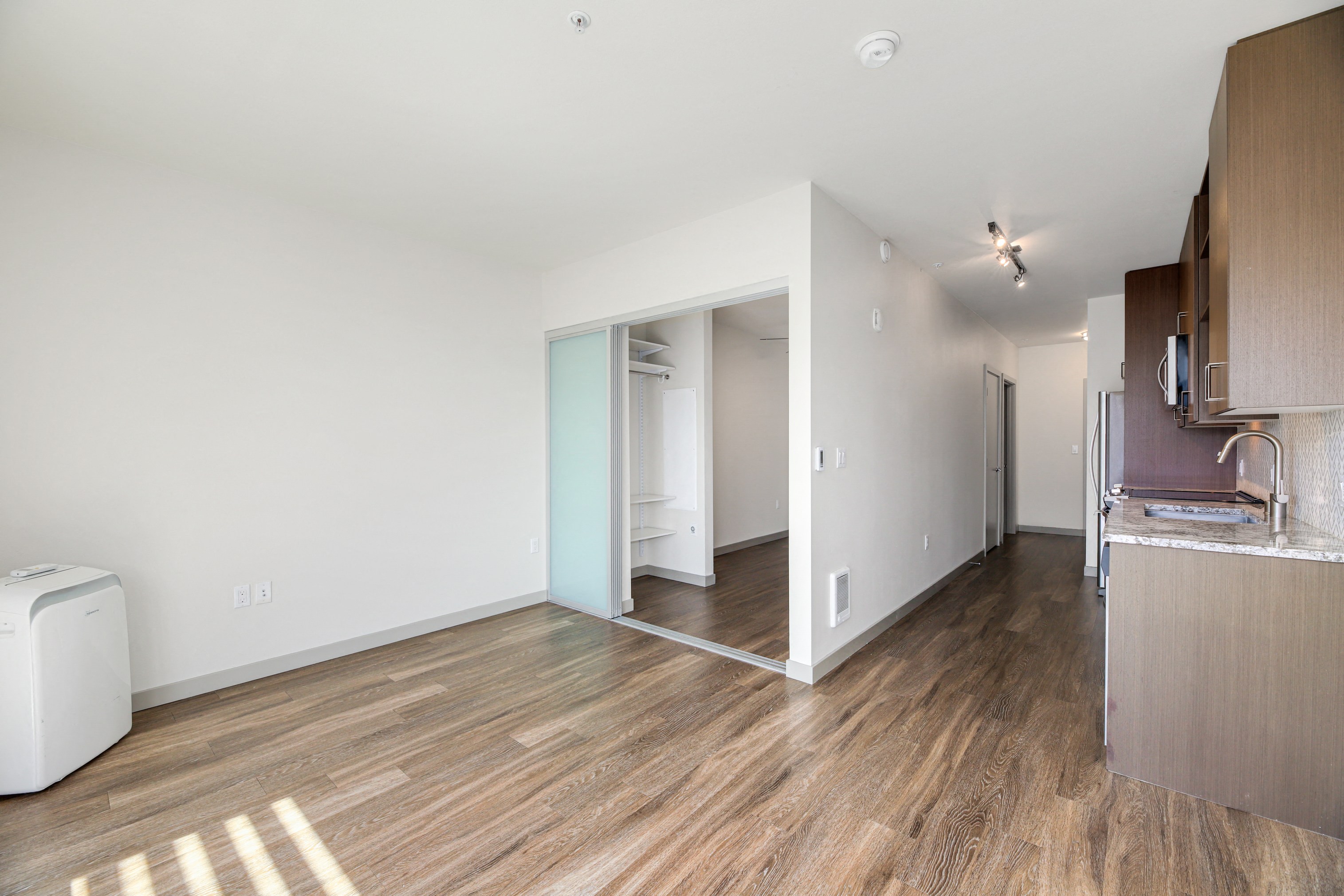 Clarendon — image 9