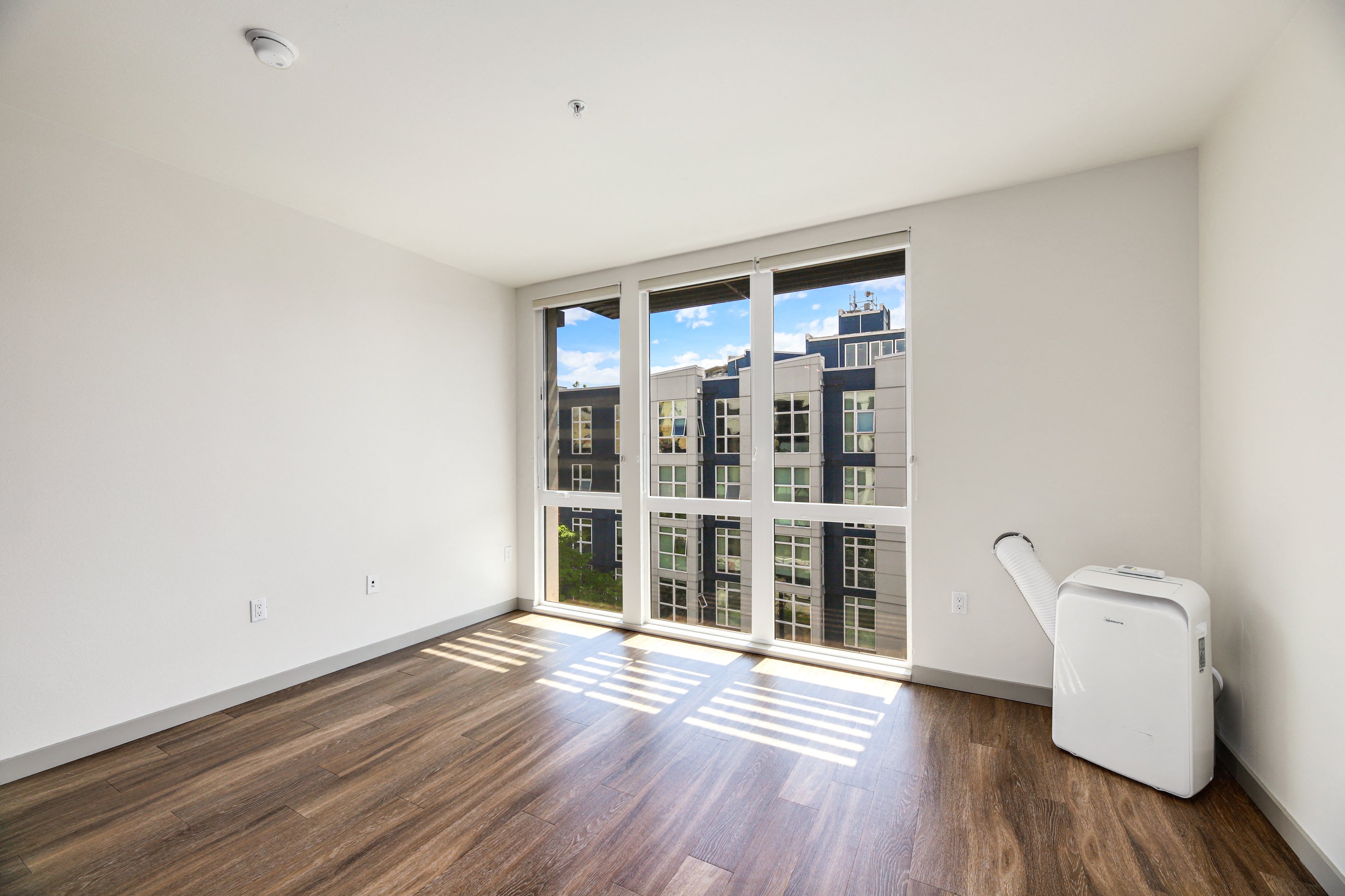 Clarendon — image 4