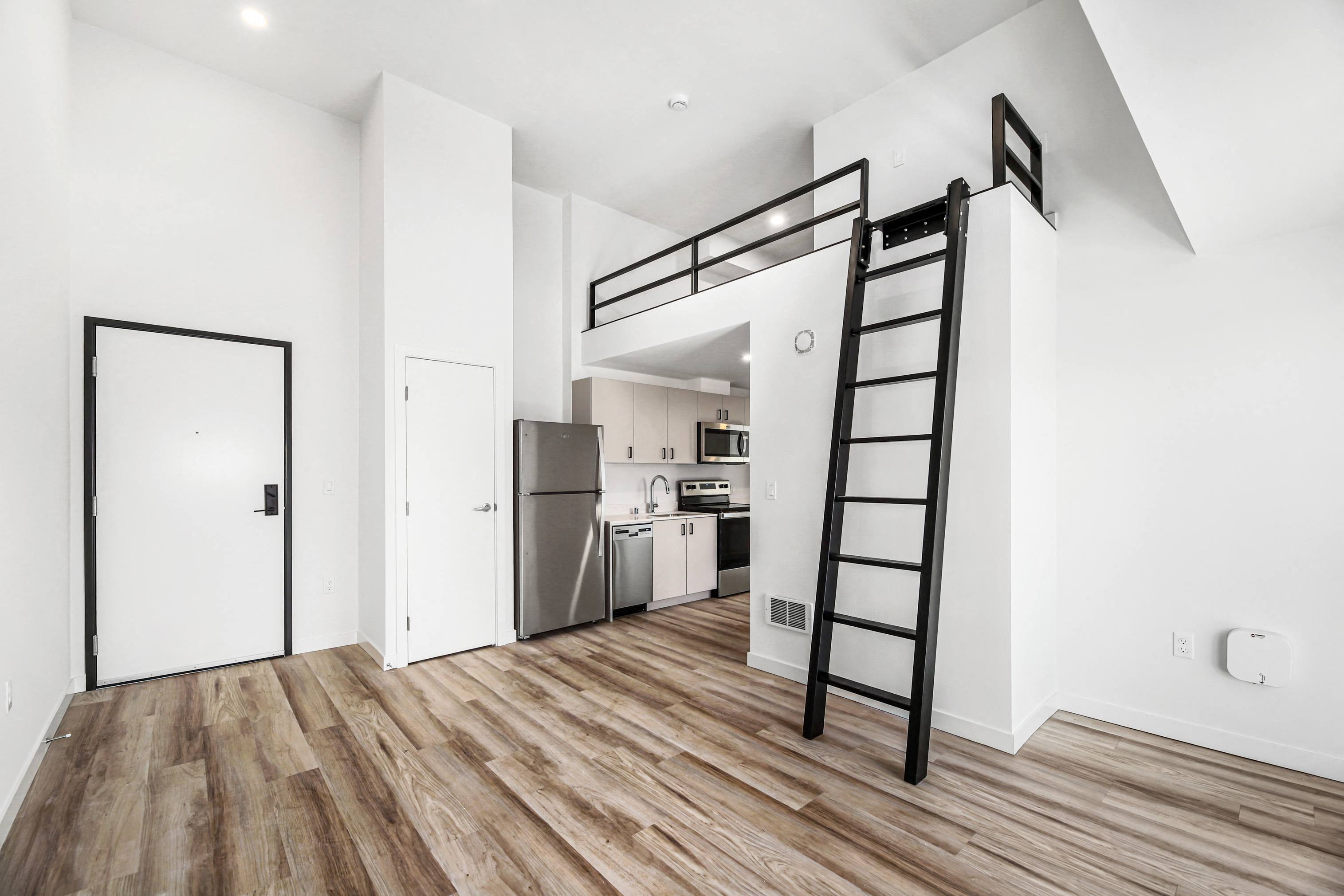 900 Rainier — image 36