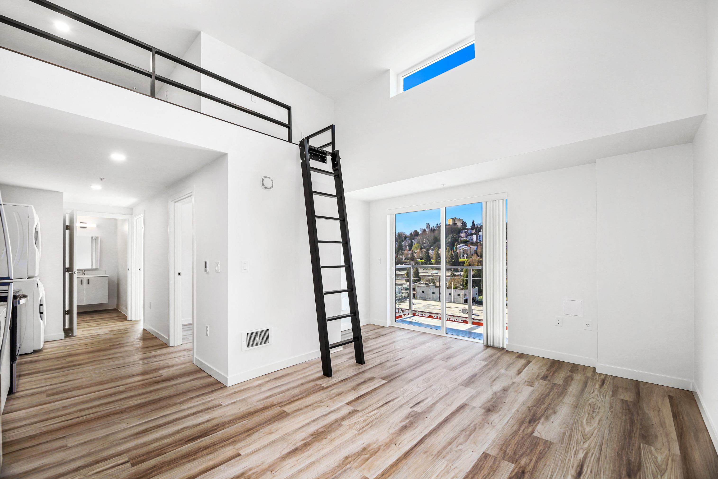 900 Rainier — image 35