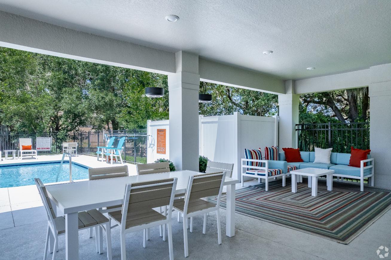 pool lounge