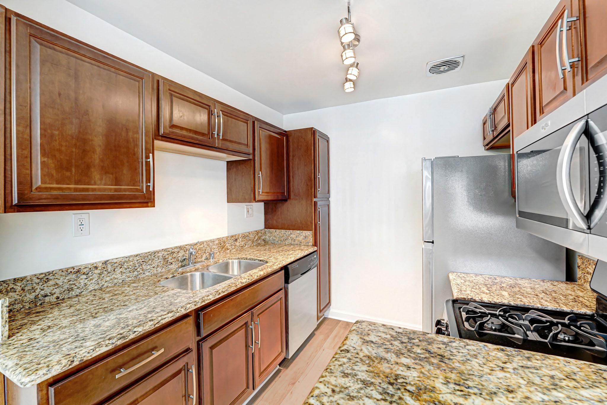 1545 North Laurel #111 Gallery Image #3