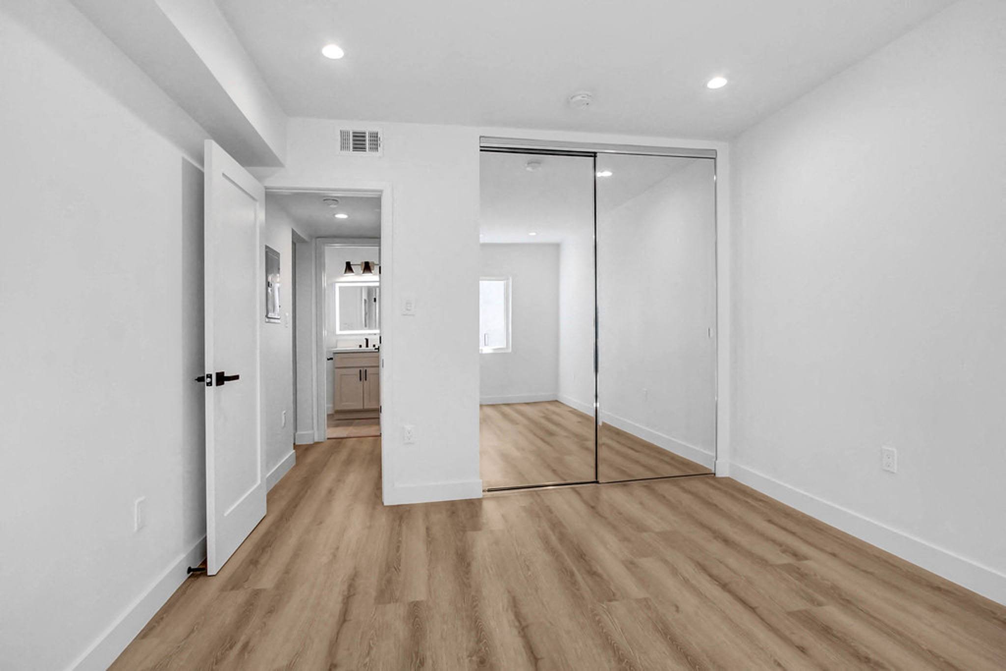 1545 North Laurel #103 Gallery Image #6