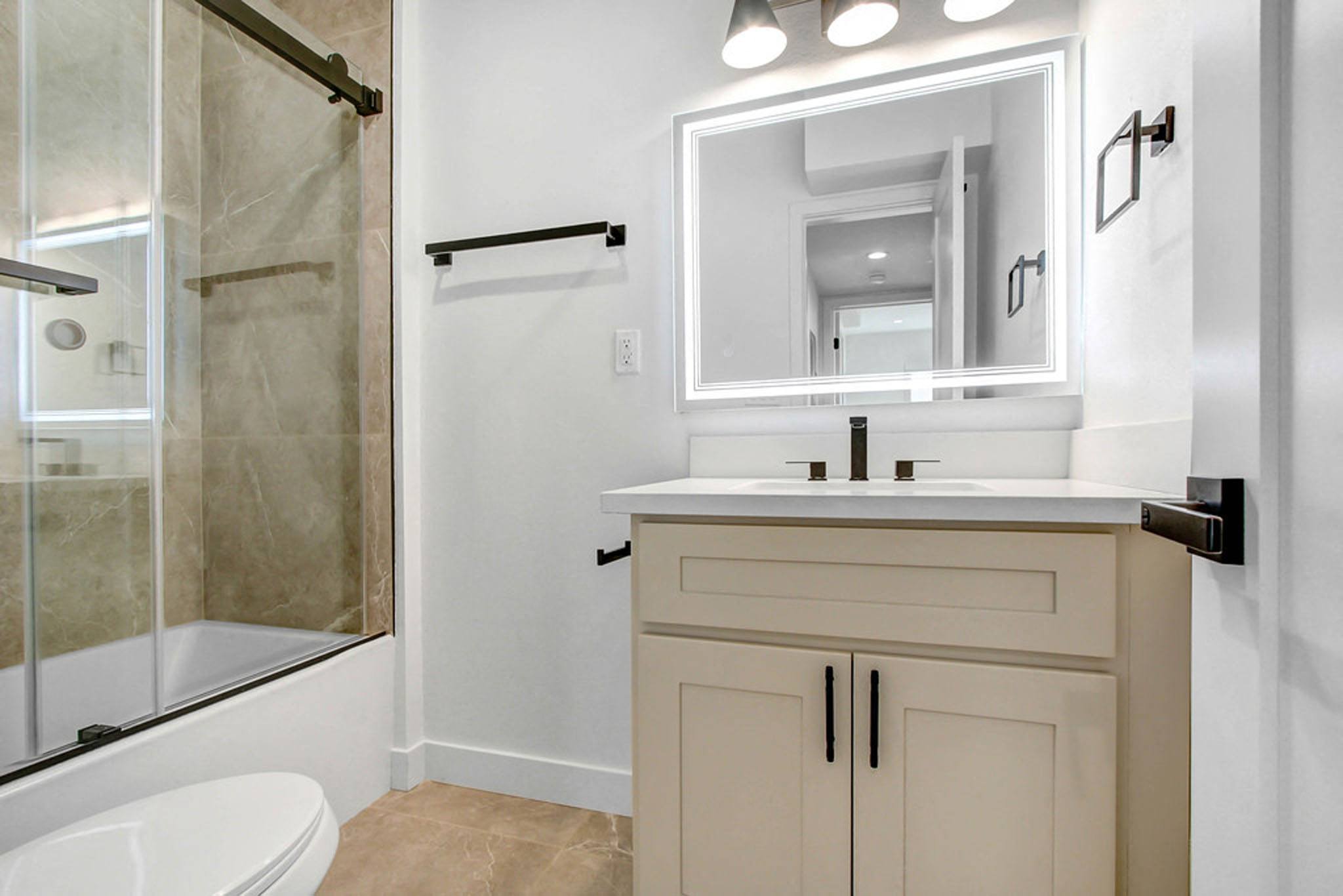 1545 North Laurel #103 Gallery Image #7