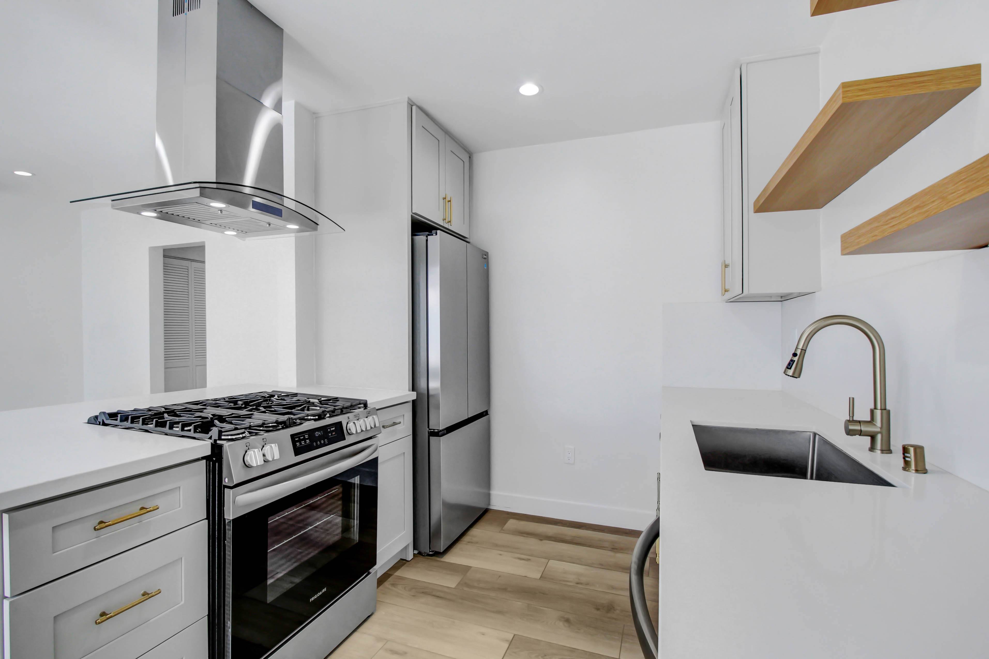 1545 North Laurel #207 Gallery Image #4