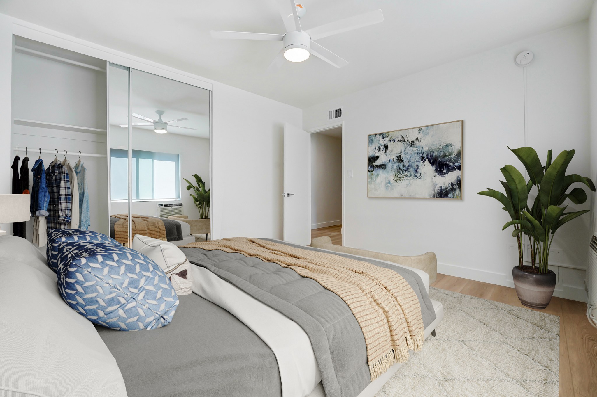 1545 North Laurel #209 Gallery Image #5