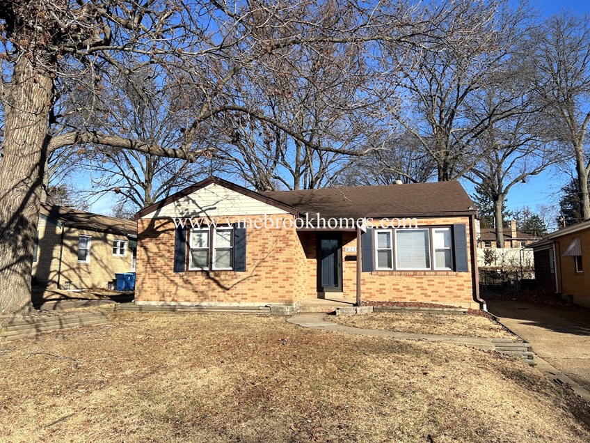 Single Family Home 10215 Burdeau Ln St. Louis, MO 63114 VineBrook Homes