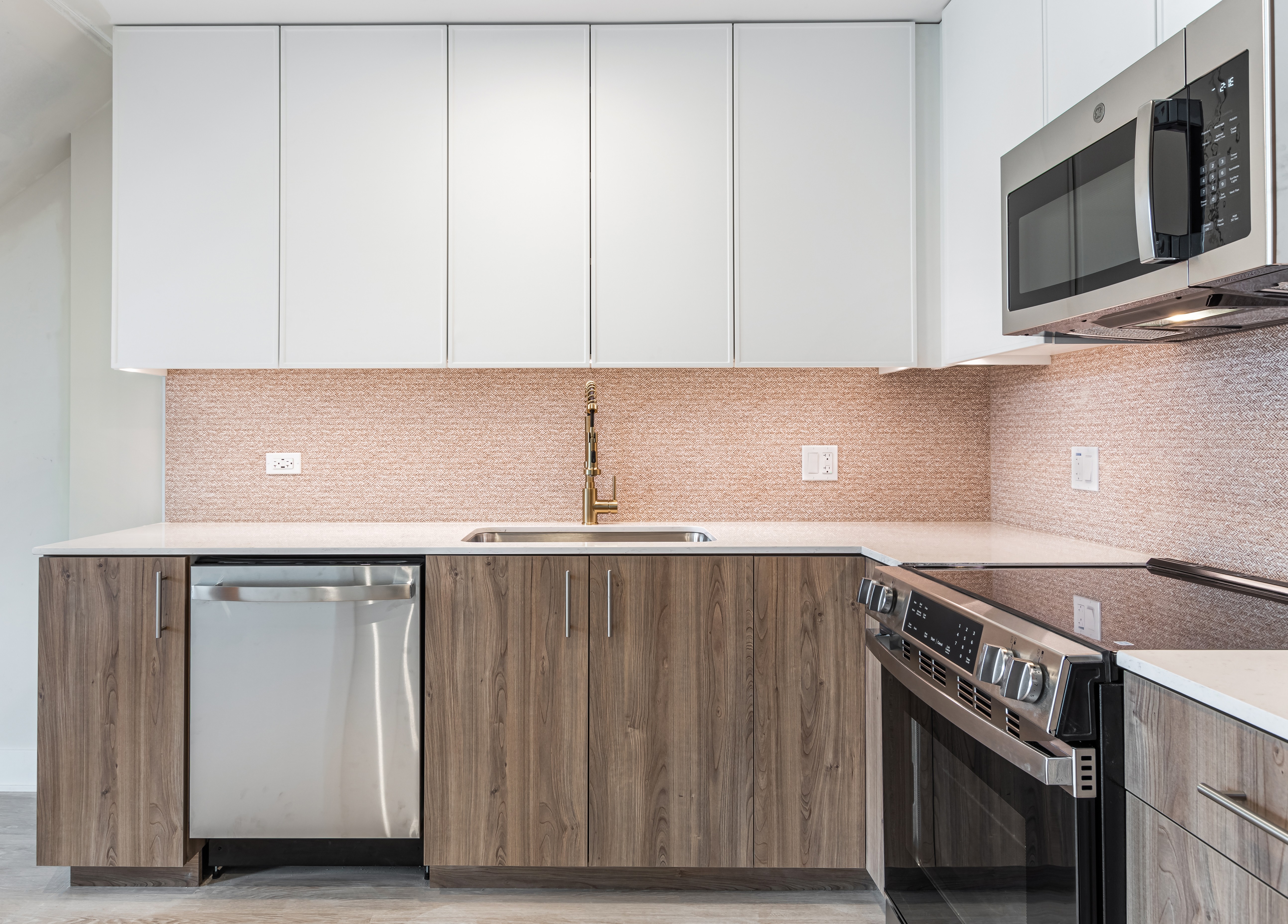 Lofts at Avenir 1040 W Huron, Chicago, IL 60642 - Leasing by Cross Street