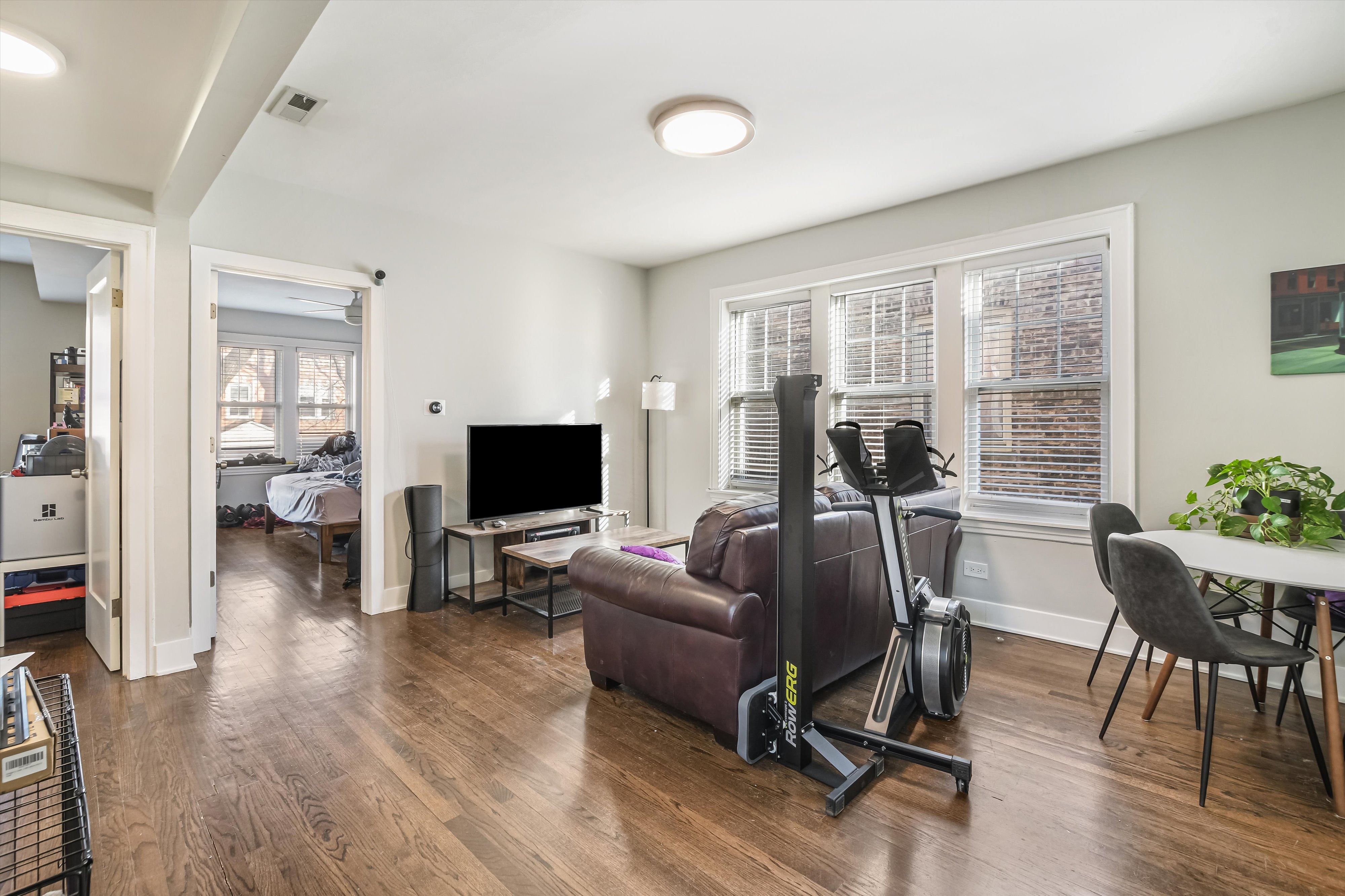 3228 N. Hamlin Ave. 3228 N. Hamlin Ave., Chicago, IL 60618 Avondale - Leasing by Cross Street