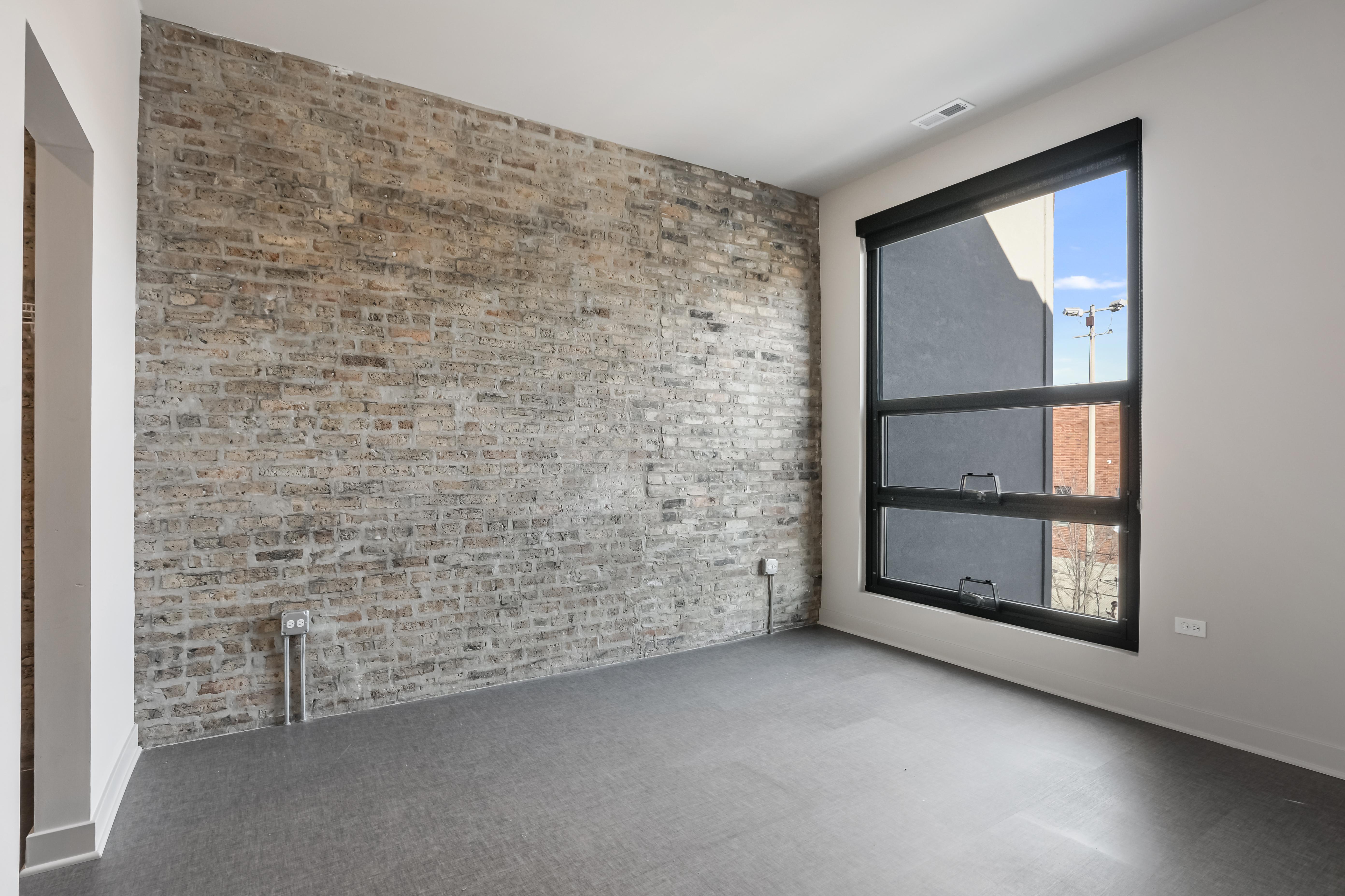 818 N Wolcott 818 N. Wolcott Ave., Chicago, IL 60622 - Leasing by Cross Street