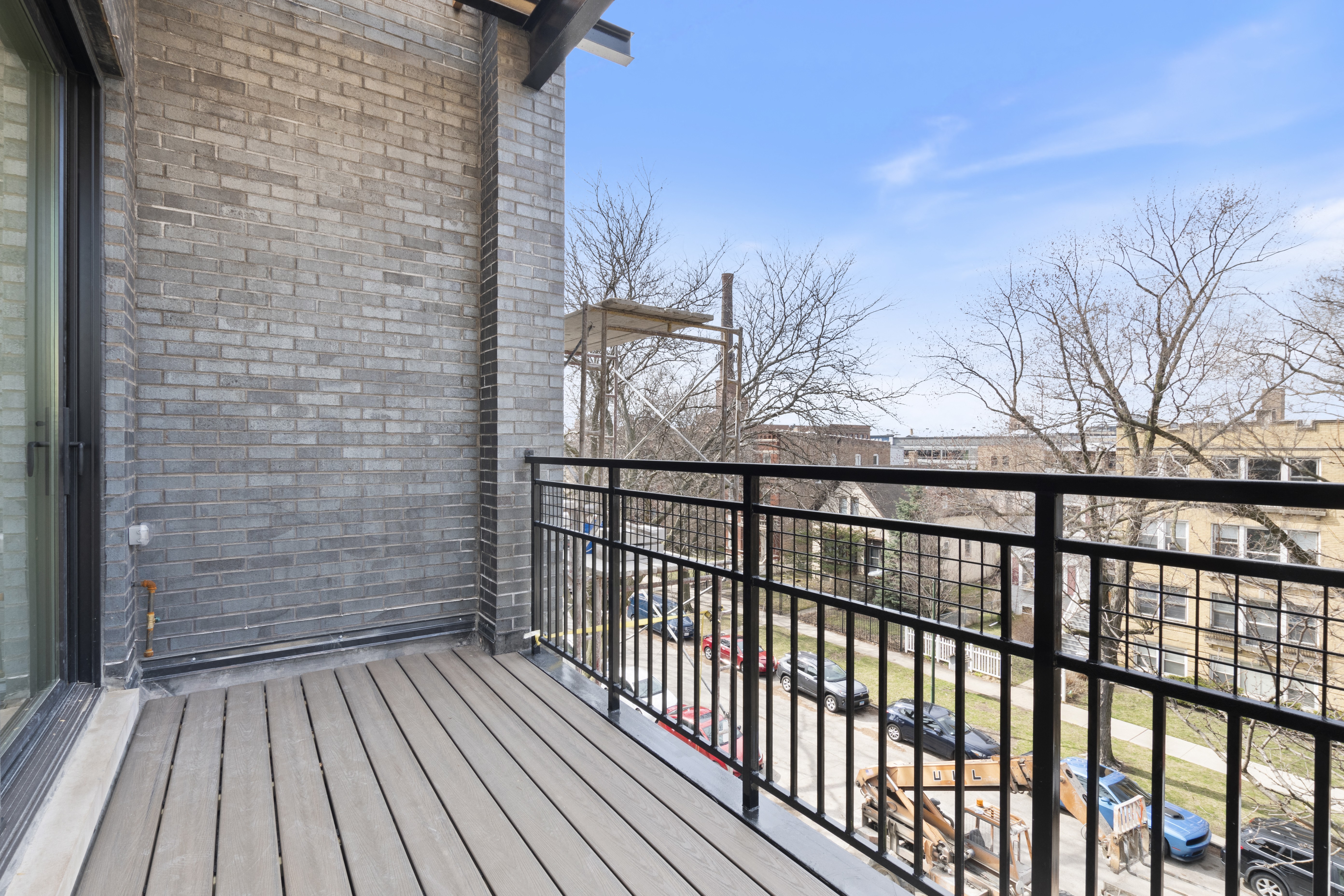 4861 N Hermitage Ave 4861 N Hermitage Ave, Chicago, IL 60640 - Leasing by Cross Street
